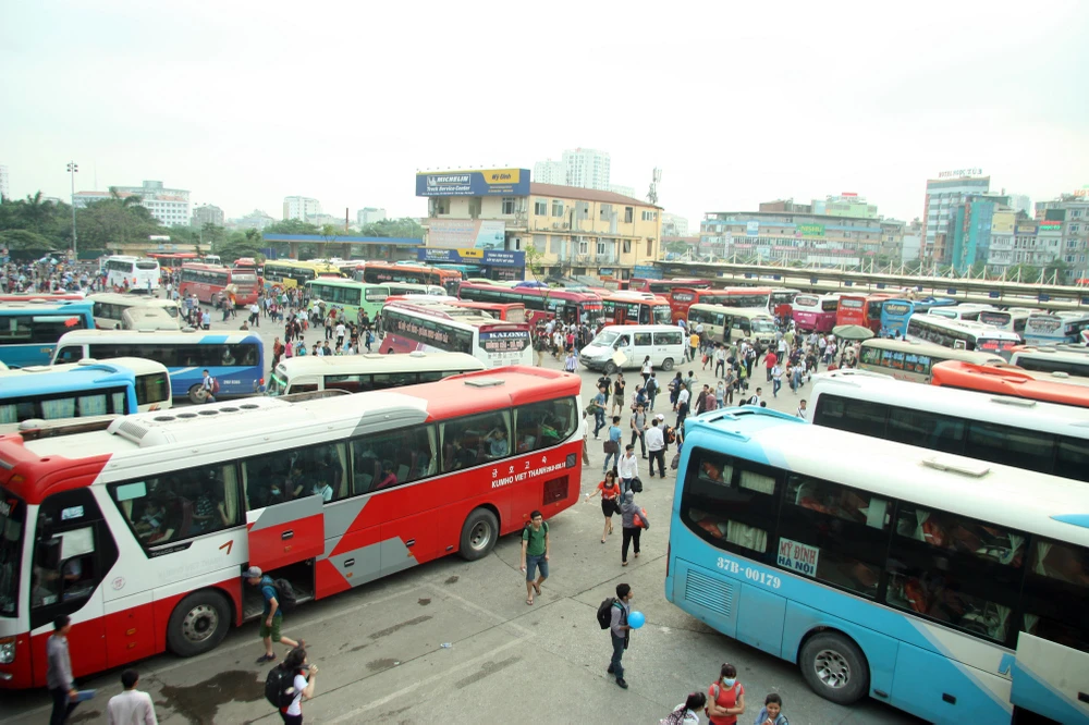 Hiện nhiều doanh nghiệp vận tải đường bộ đã điều chỉnh tăng giá cước. Ảnh: V.LONG duong-bo.jpeg