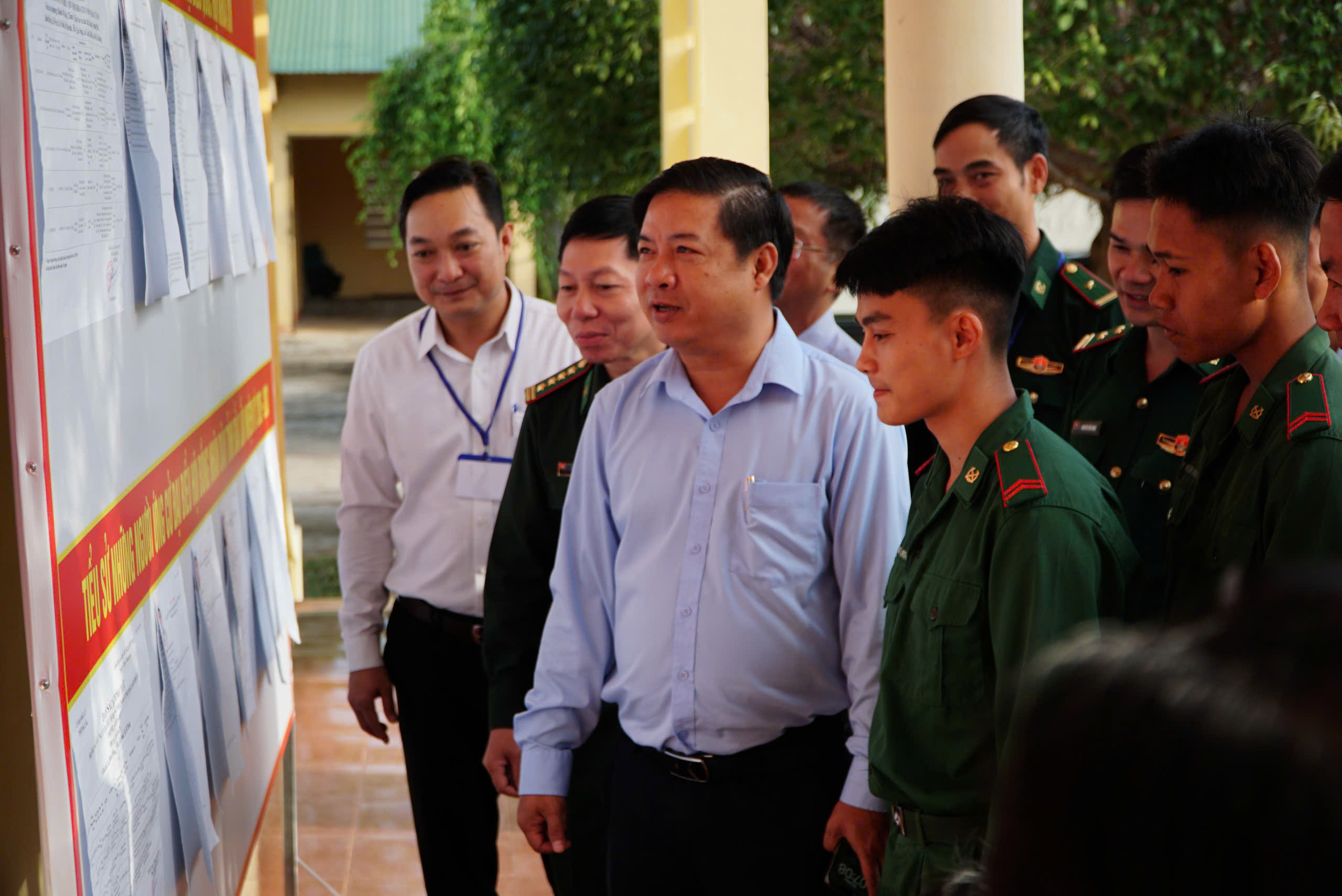 Bầu cử Quốc hội: Hòm phiếu lưu động đến vùng biên giới- Ảnh 4. Bầu cử Quốc hội: Hòm phiếu lưu động đến vùng biên giới- Ảnh 4.