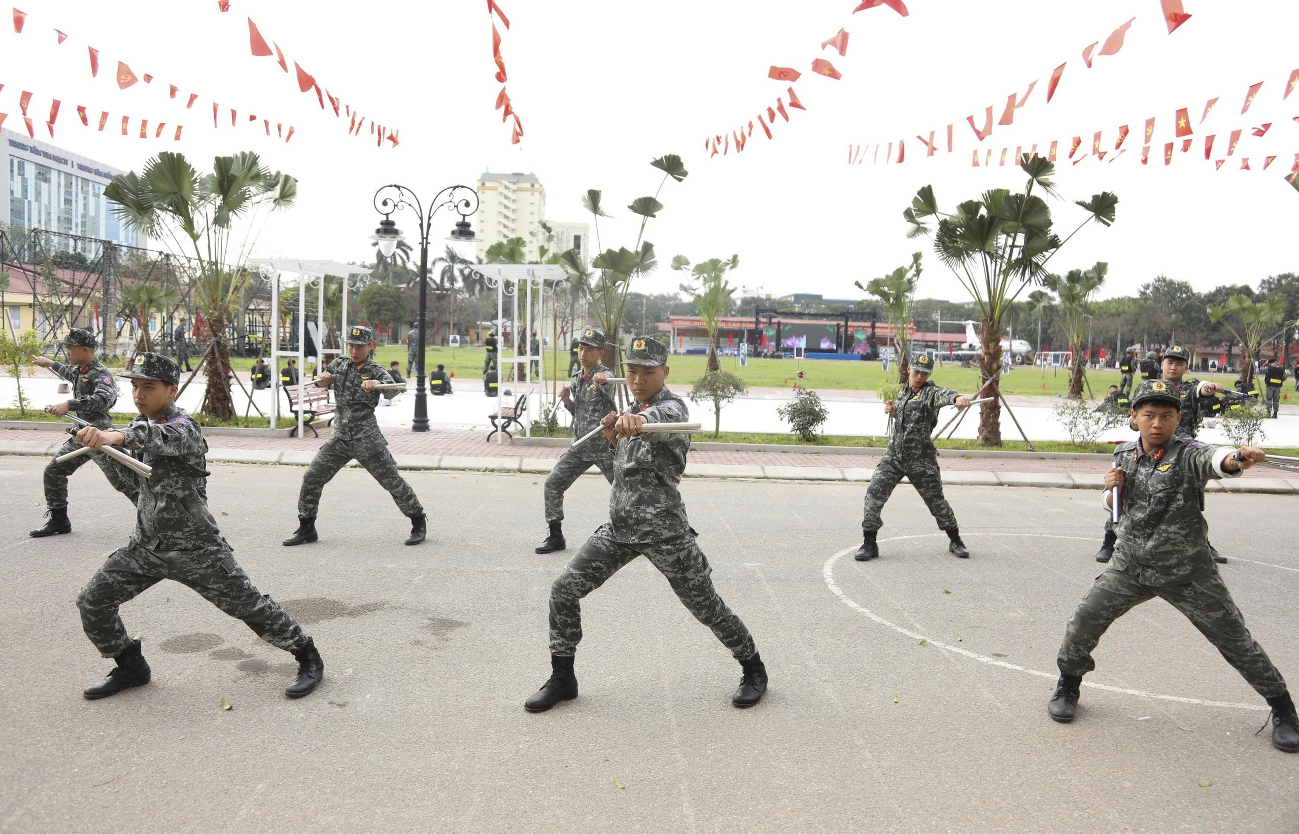Cảnh sát đặc nhiệm tinh nhuệ sẵn sàng đảm bảo an ninh tuyệt đối ngày bầu cử - Ảnh 6.