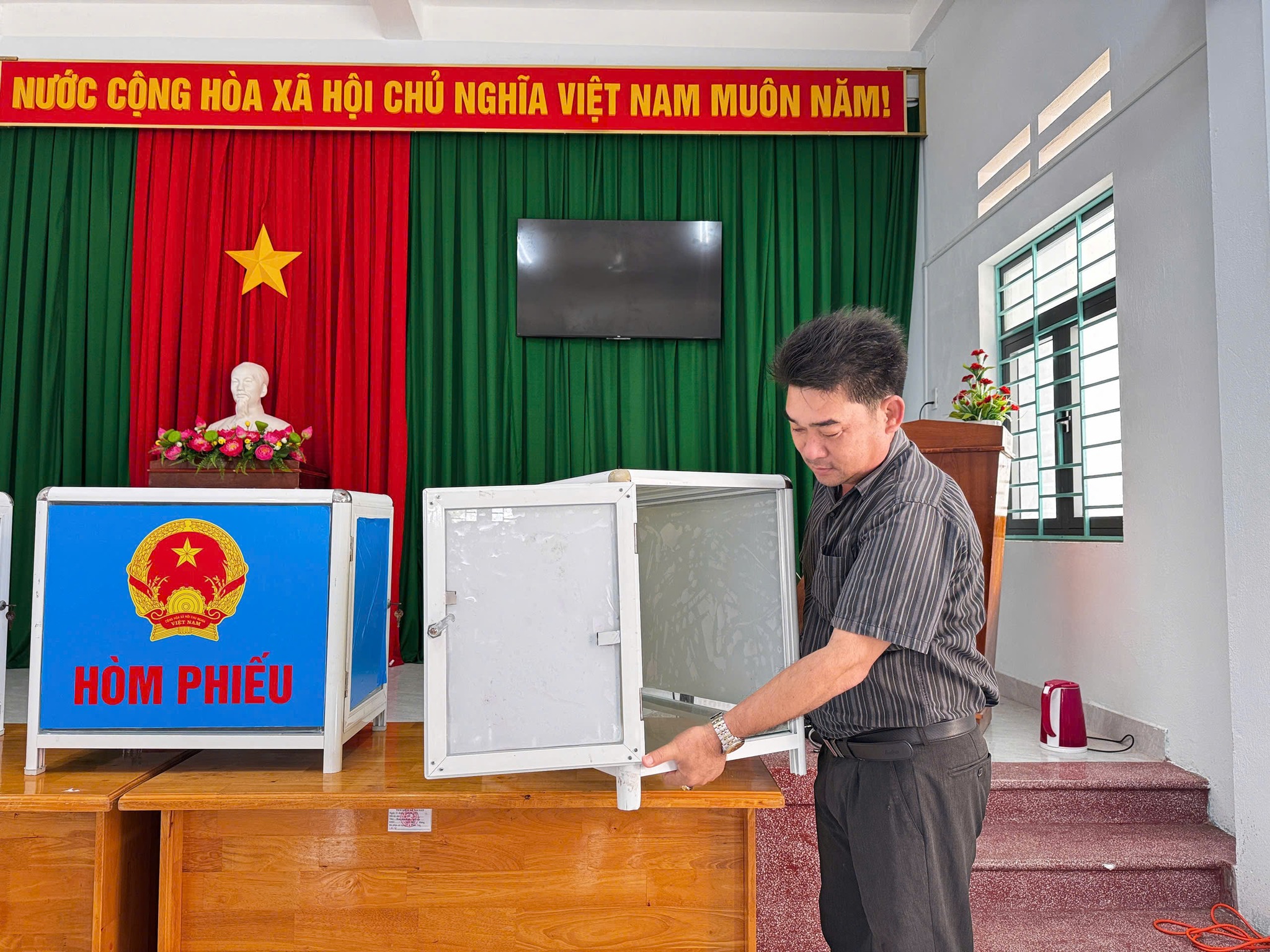 Bầu cử Quốc hội: Gia Lai vận động ngư dân dừng ra khơi tham gia đi bầu- Ảnh 4. Bầu cử Quốc hội: Gia Lai vận động ngư dân dừng ra khơi tham gia đi bầu- Ảnh 4.