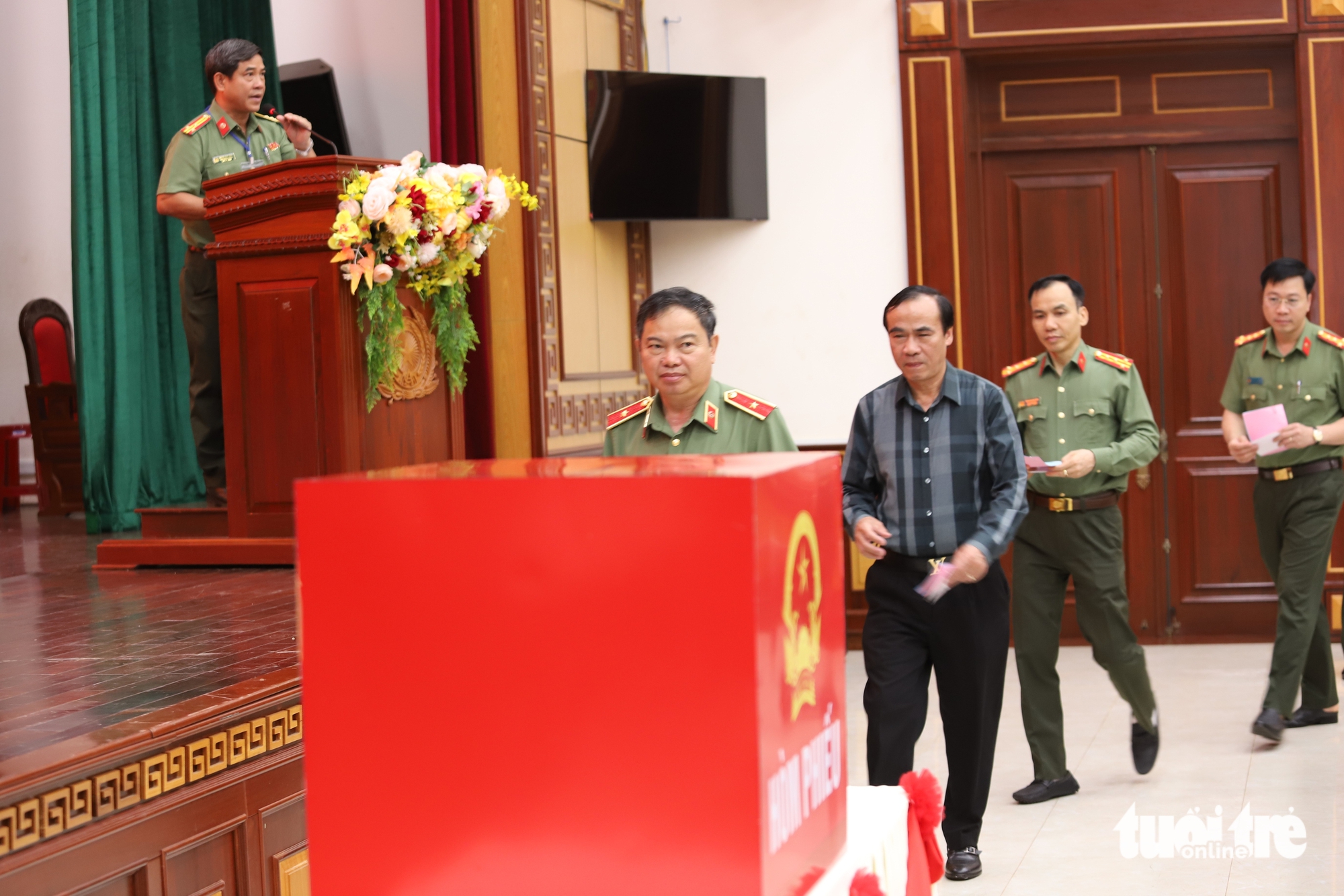 Đắk Lắk đồng loạt tổ chức 11 điểm bầu cử sớm của lực lượng vũ trang - Ảnh 3.