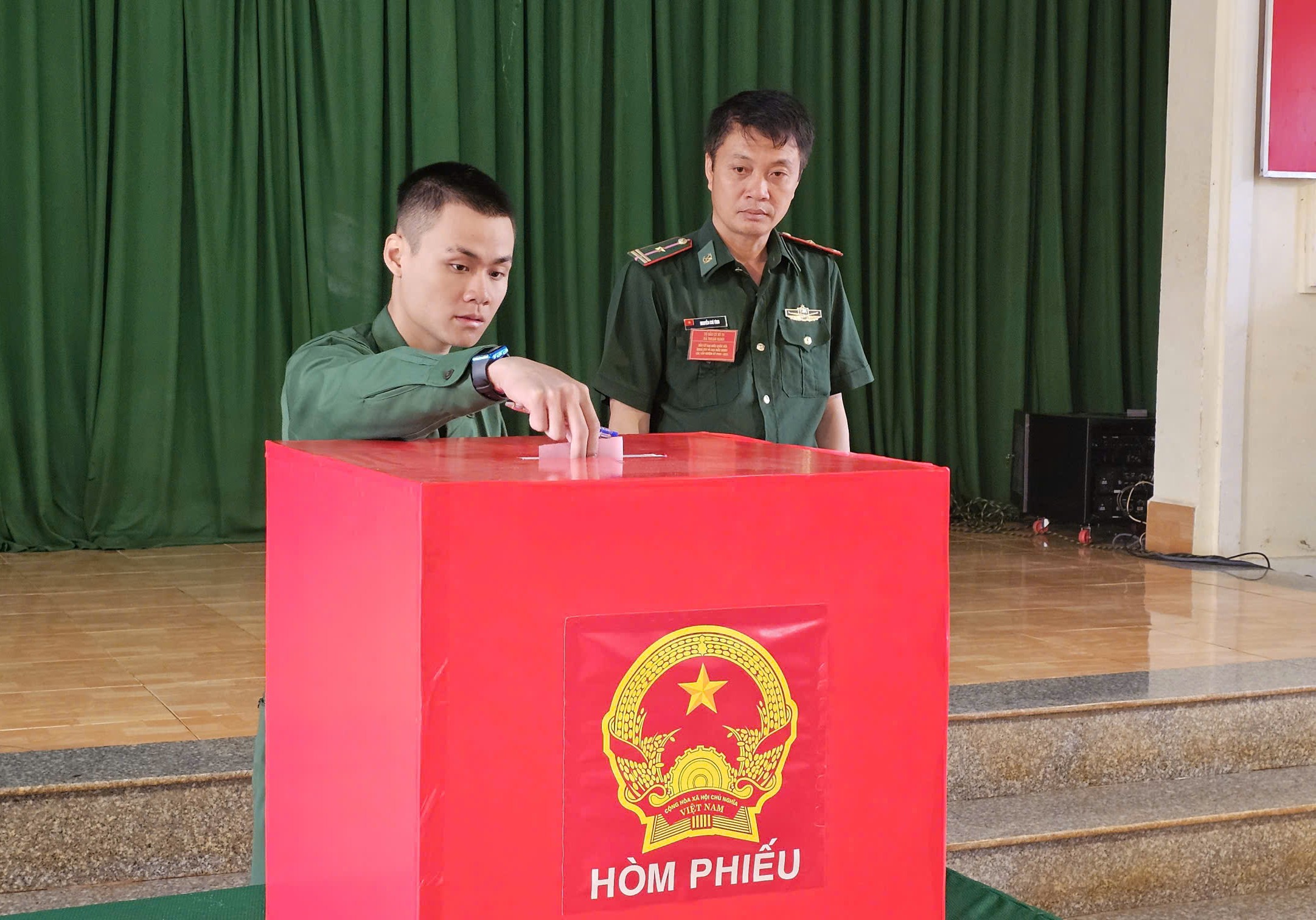 Bầu cử Quốc hội: Lâm Đồng 5 khu vực bỏ phiếu sớm hơn ngày bầu cử toàn quốc- Ảnh 4.