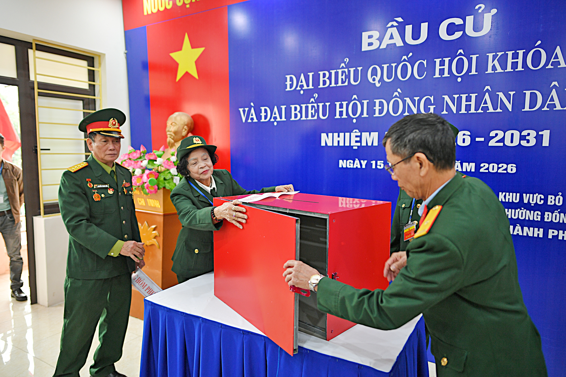 Nâng cao vai trò của Hội đồng nhân dân để thúc đẩy phát triển 4 hội đồng nhân dân - Ảnh 3.