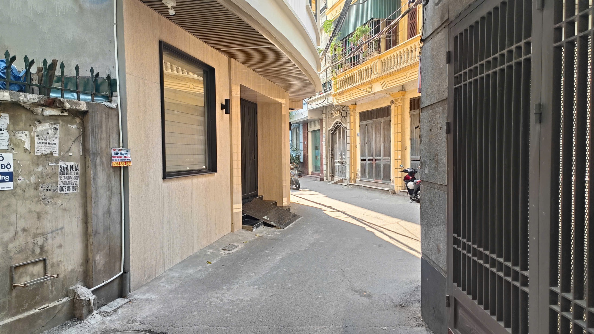 Tài xế Range Rover dùng dao chọc thủng lốp xe SH ở Hà Nội: Có thể đối diện hình phạt nào?- Ảnh 3.