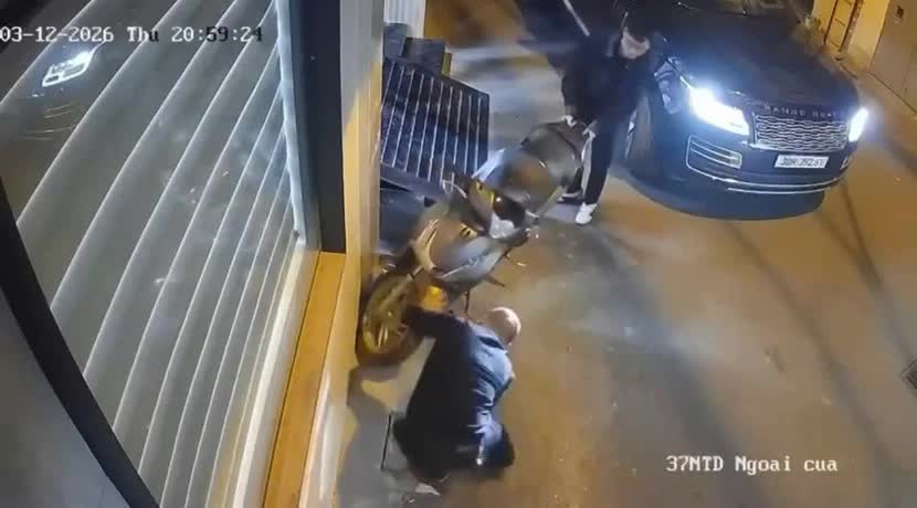 Tài xế Range Rover dùng dao chọc thủng lốp xe SH ở Hà Nội: Có thể đối diện hình phạt nào?- Ảnh 4.