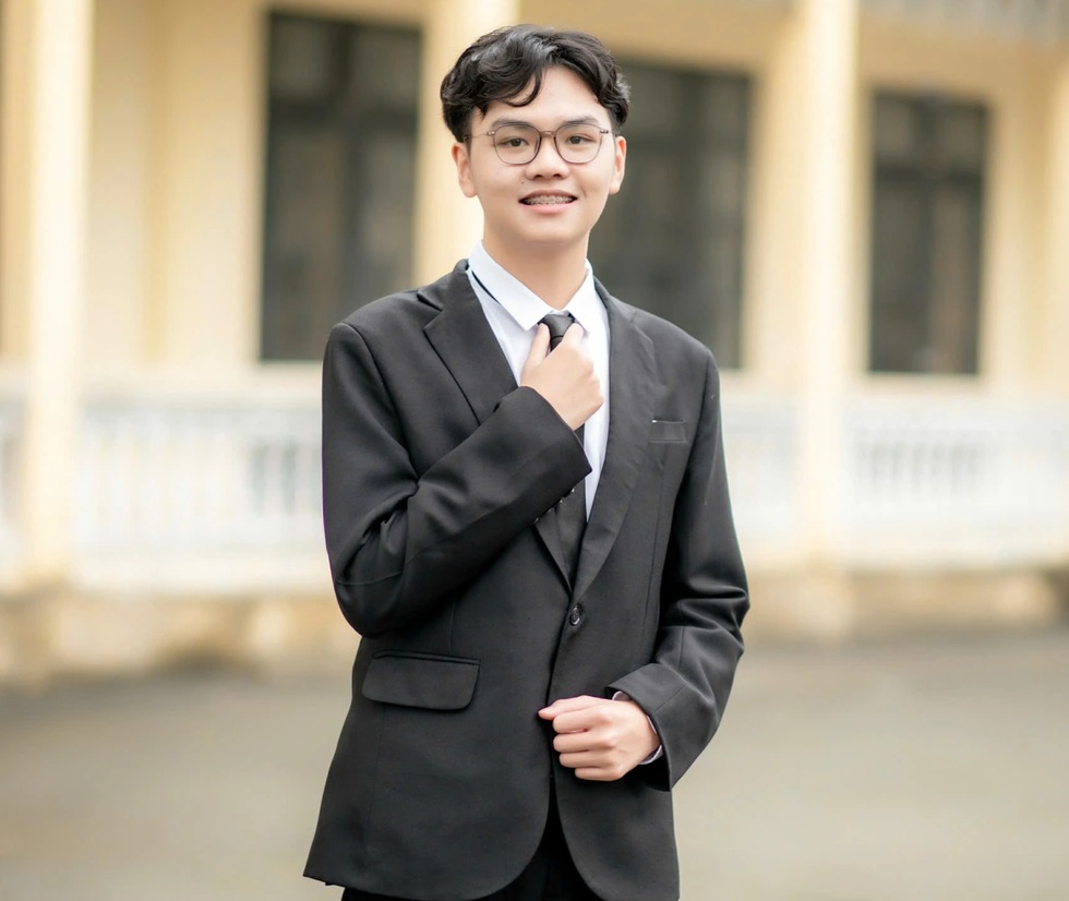 Nam sinh 5 lần thủ khoa tiết lộ lý do bất ngờ quay lưng với ngành Y - 2