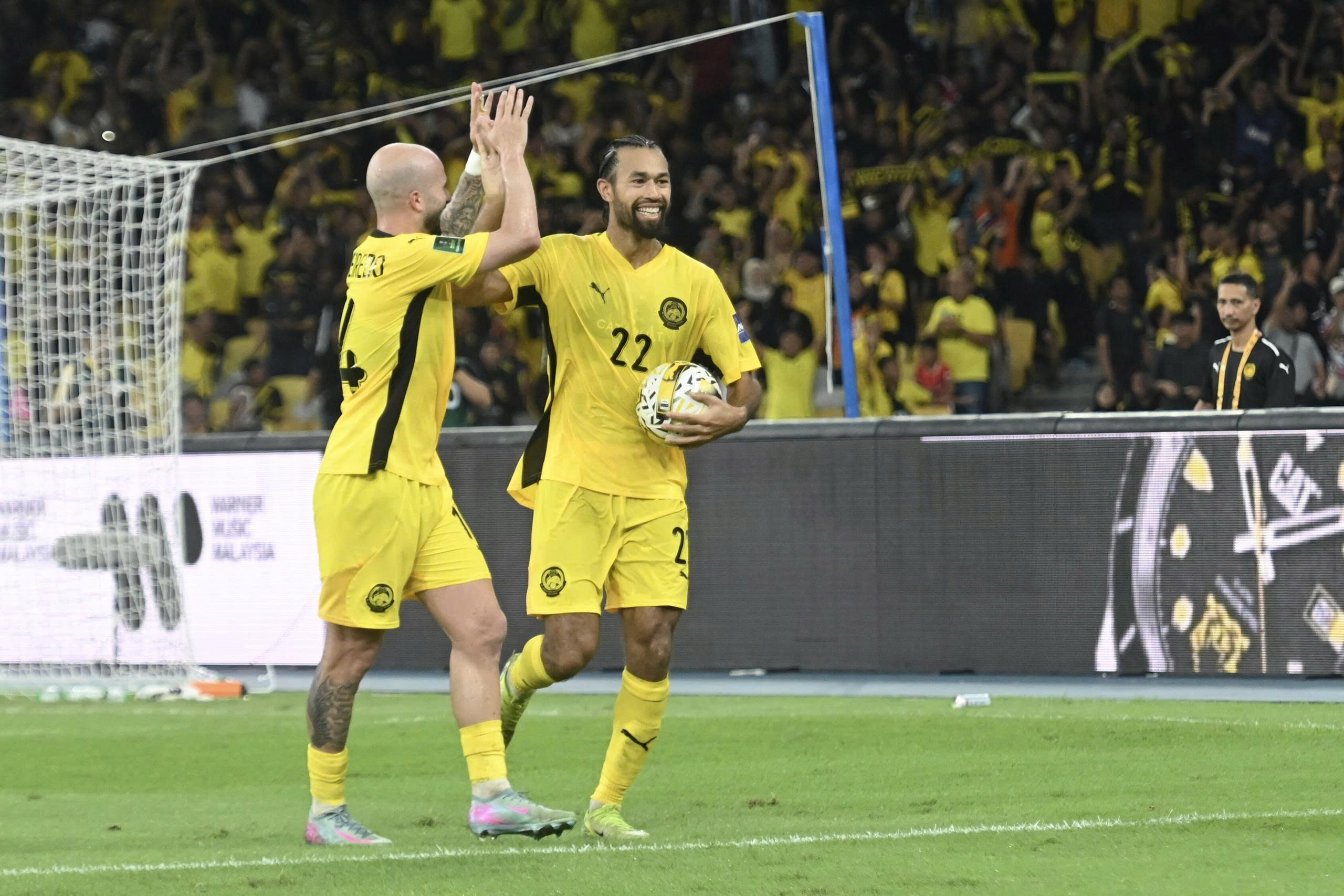 Bê bối nhập tịch "lậu" của Malaysia vẫn chưa khép lại 3 Bê bối nhập tịch của Malaysia vẫn chưa khép lại - Ảnh 3.