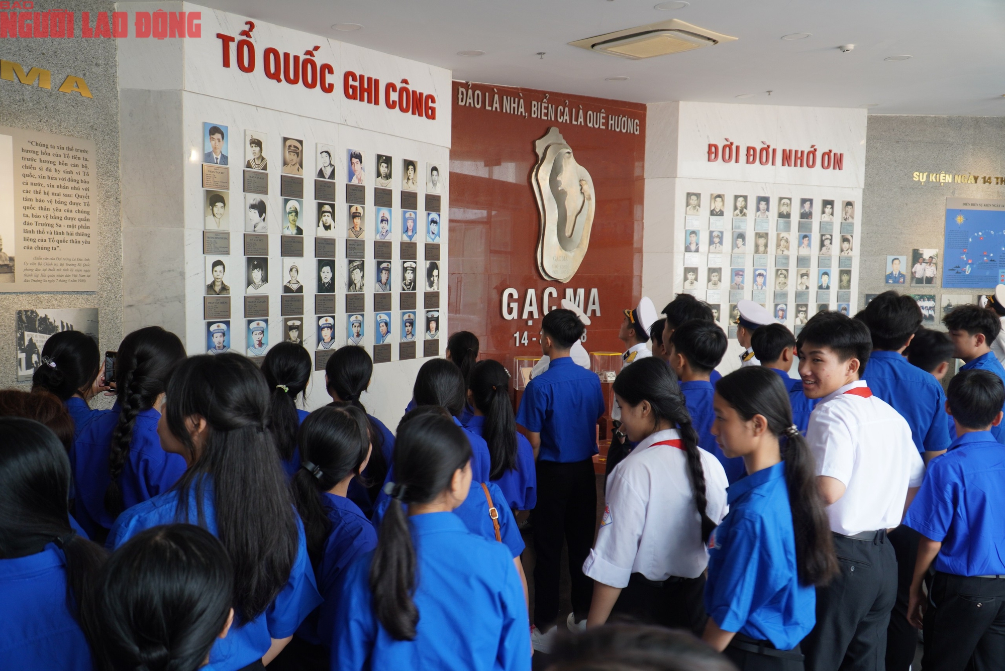 Hàng ngàn người tưởng niệm chiến sĩ Gạc Ma tại khánh hòa - Ảnh 6. Hàng ngàn người tưởng niệm chiến sĩ Gạc Ma tại khánh hòa - Ảnh 6.