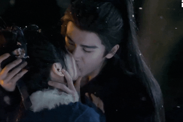 Ai cấm tài tử này đóng cảnh hôn giùm với: Đã xấu lại còn thô bạo, nhìn môi nữ chính là biết đau đớn cỡ nào- Ảnh 2.