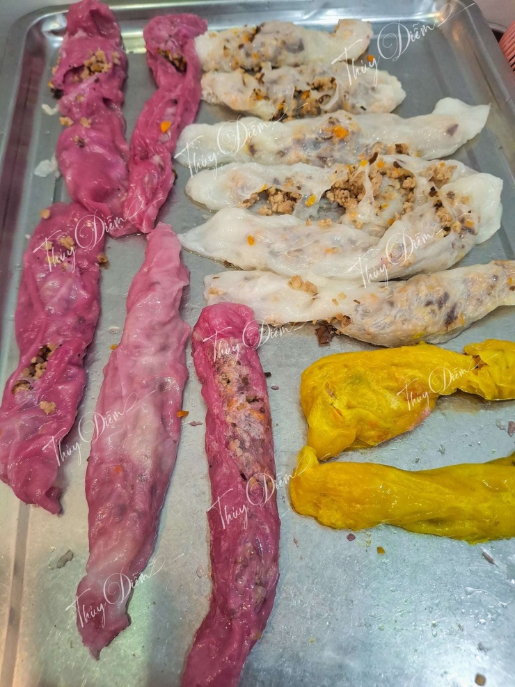 Mách bạn cách làm bánh cuốn 3 màu từ nguyên liệu tự nhiên bắt mắt, thơm ngon cho bữa ăn gia đình 7 Mách bạn cách làm bánh cuốn 3 màu từ nguyên liệu tự nhiên bắt mắt, thơm ngon cho bữa ăn gia đình - 6