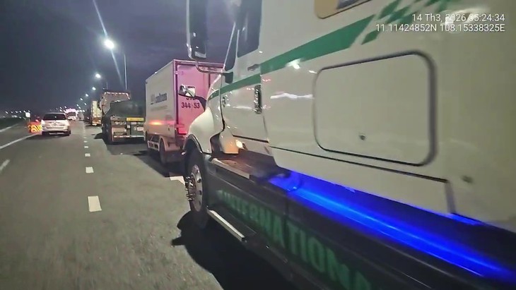 Nhiều tài xế dừng, đỗ sai quy định trên cao tốc bị lập biên bản 4 cao tốc - Ảnh 5.