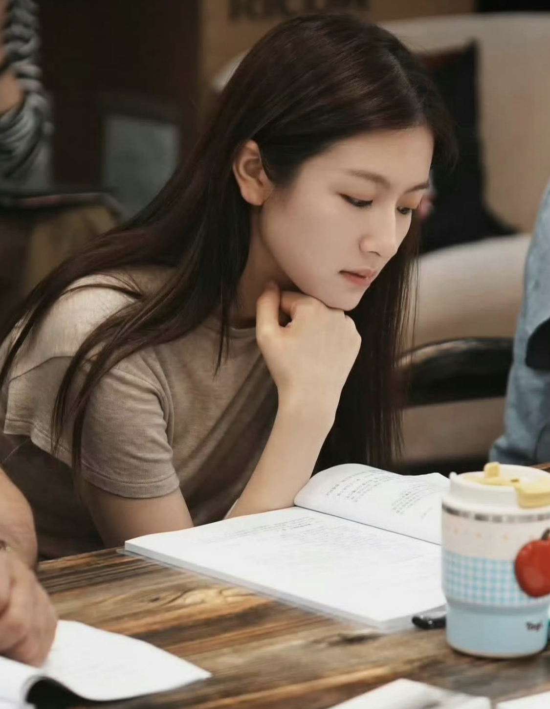 10 nữ thần mặt mộc đẹp nhất Trung Quốc: Địch Lệ Nhiệt Ba xếp sau Vương Sở Nhiên, hạng 1 soi cả ngày không ra khuyết điểm- Ảnh 4.