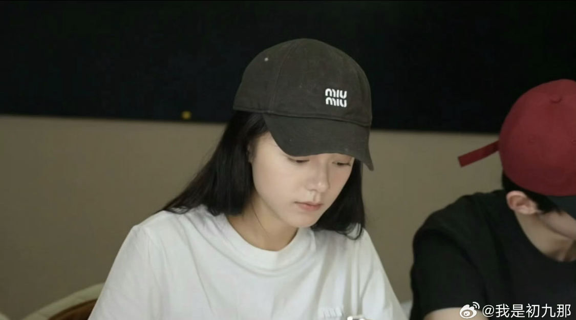 10 nữ thần mặt mộc đẹp nhất Trung Quốc: Địch Lệ Nhiệt Ba xếp sau Vương Sở Nhiên, hạng 1 soi cả ngày không ra khuyết điểm- Ảnh 5.