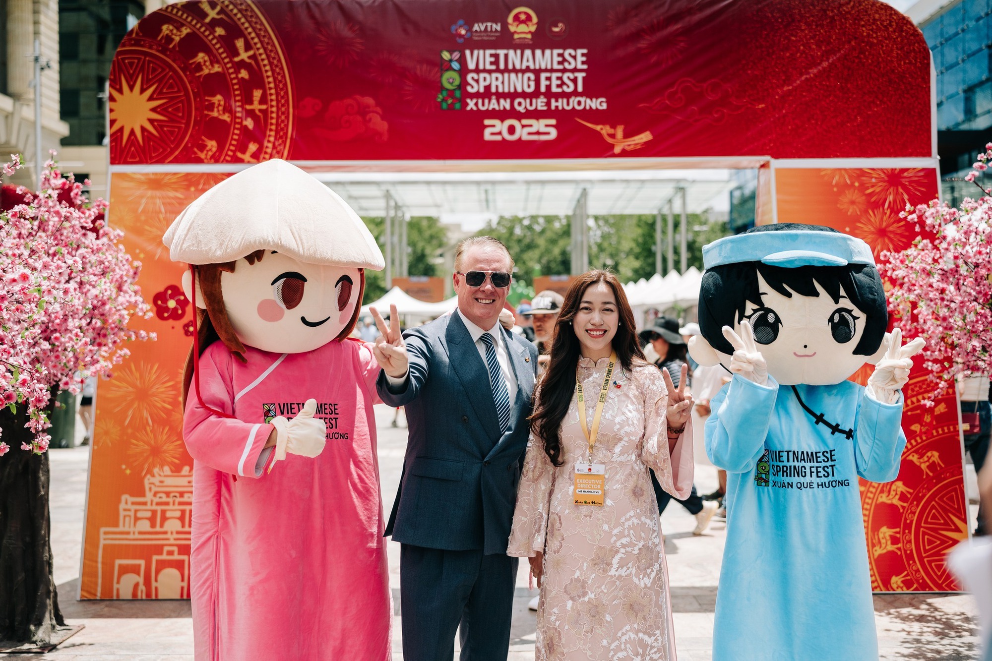 Kiều bào về nước bầu cử: 'Cầm lá phiếu thấy rõ trách nhiệm với Tổ quốc'- Ảnh 3.