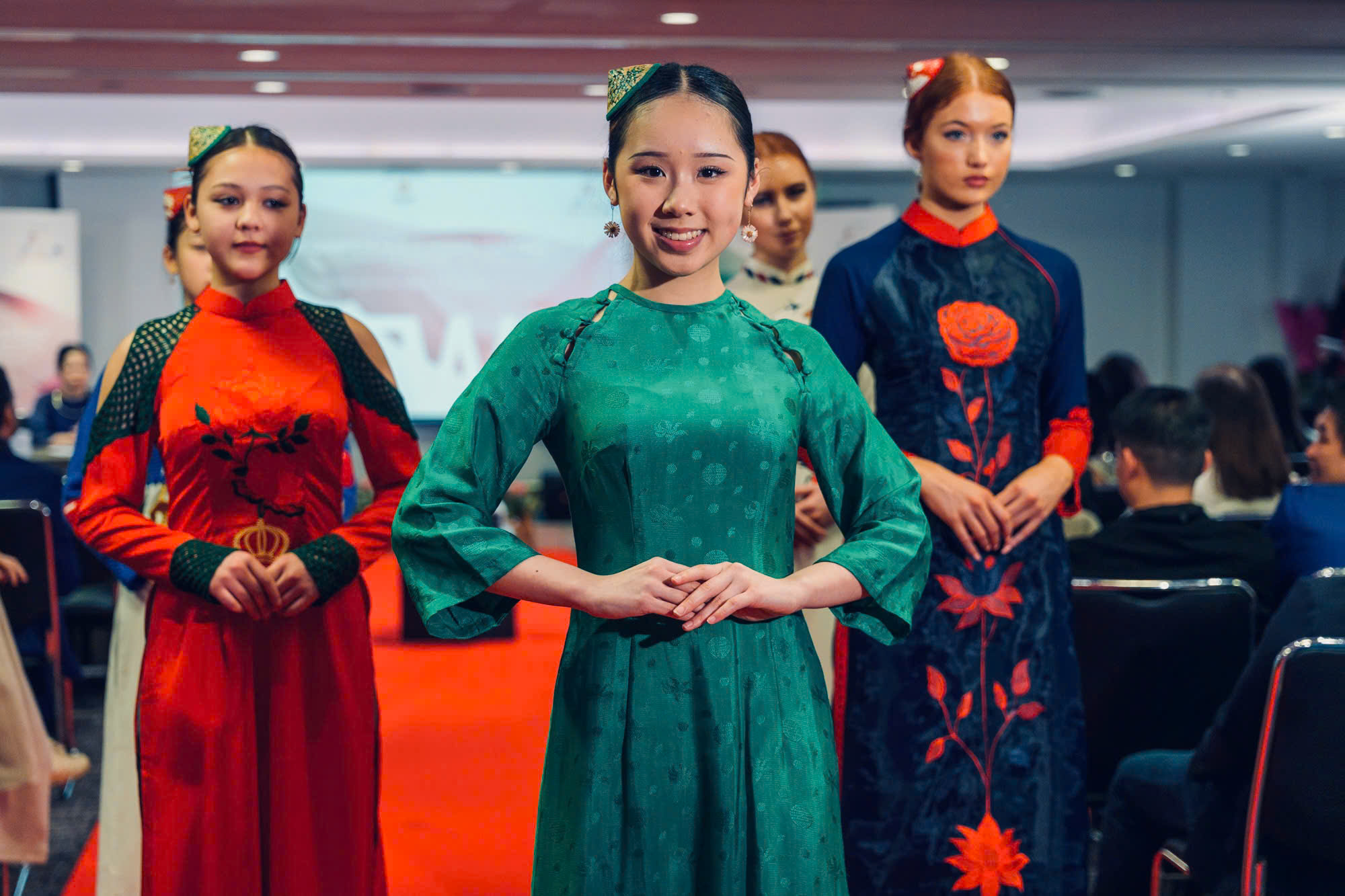 Kiều bào về nước bầu cử: 'Cầm lá phiếu thấy rõ trách nhiệm với Tổ quốc'- Ảnh 4.