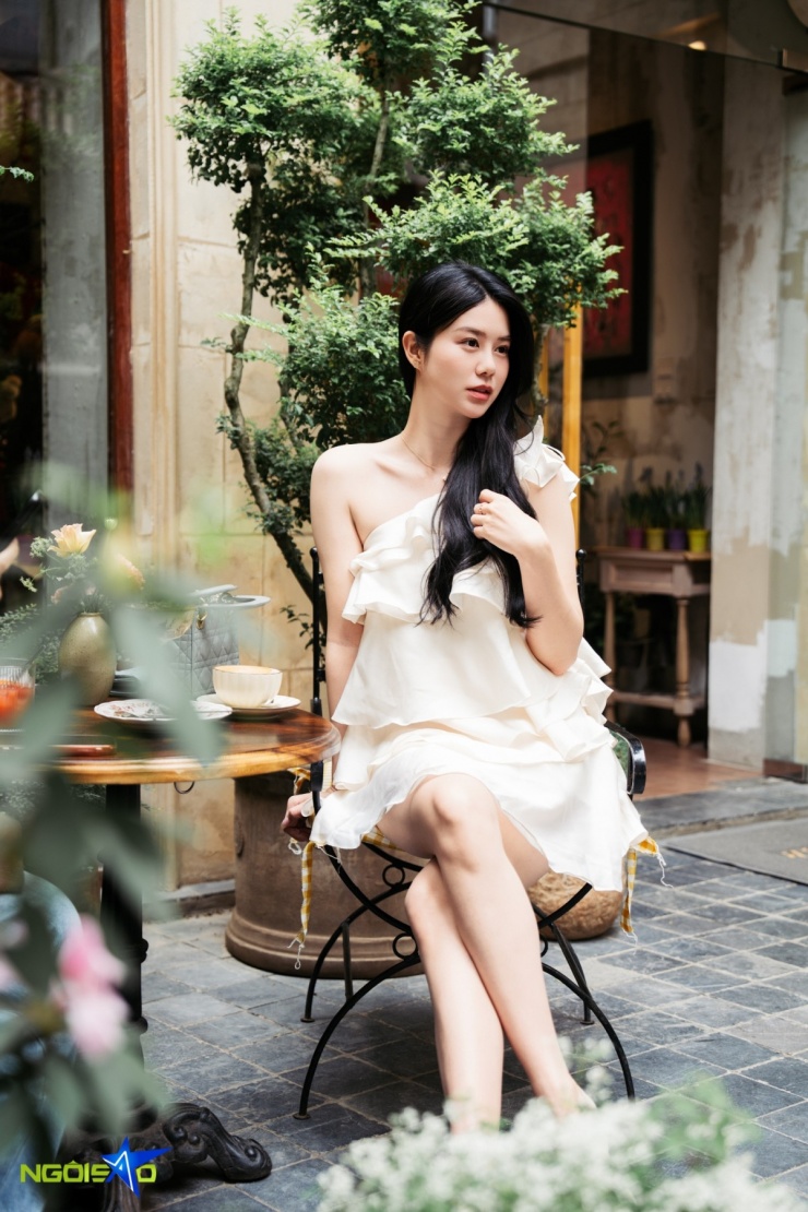 Quán cà phê ngập hoa tươi và cây xanh thành điểm 'sống ảo' của nàng thơ - 9