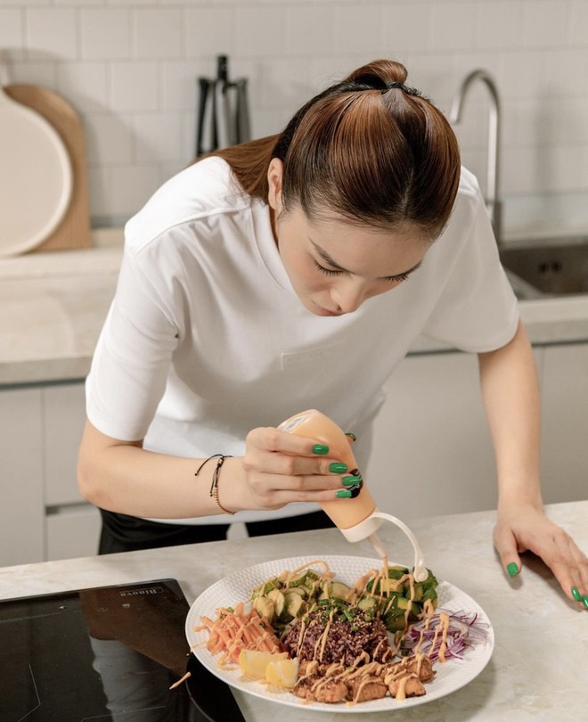 Hoa hậu Kỳ Duyên khiến người hâm mộ trầm trồ khi làm tiệc tại gia - 9