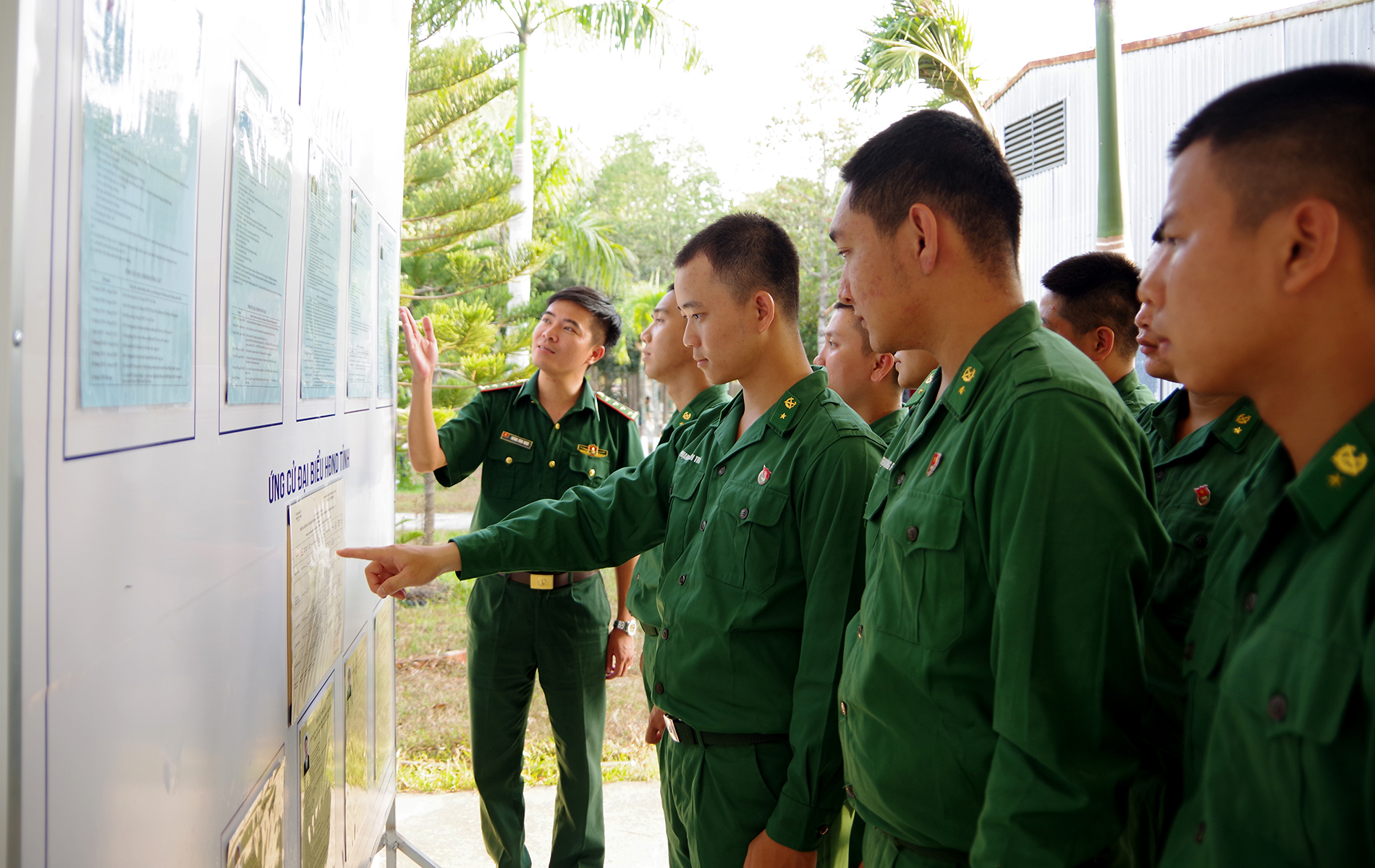 Tiếng loa Biên phòng mang thông tin bầu cử đến từng ngõ xóm Tây Ninh - Ảnh 3.