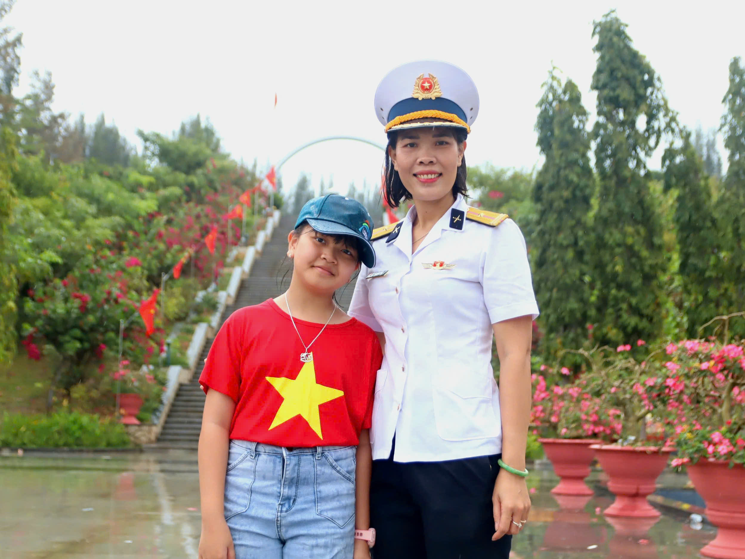 Hàng ngàn người dâng hương tưởng nhớ 64 chiến sĩ Gạc Ma nằm lại phía chân trời- Ảnh 8.