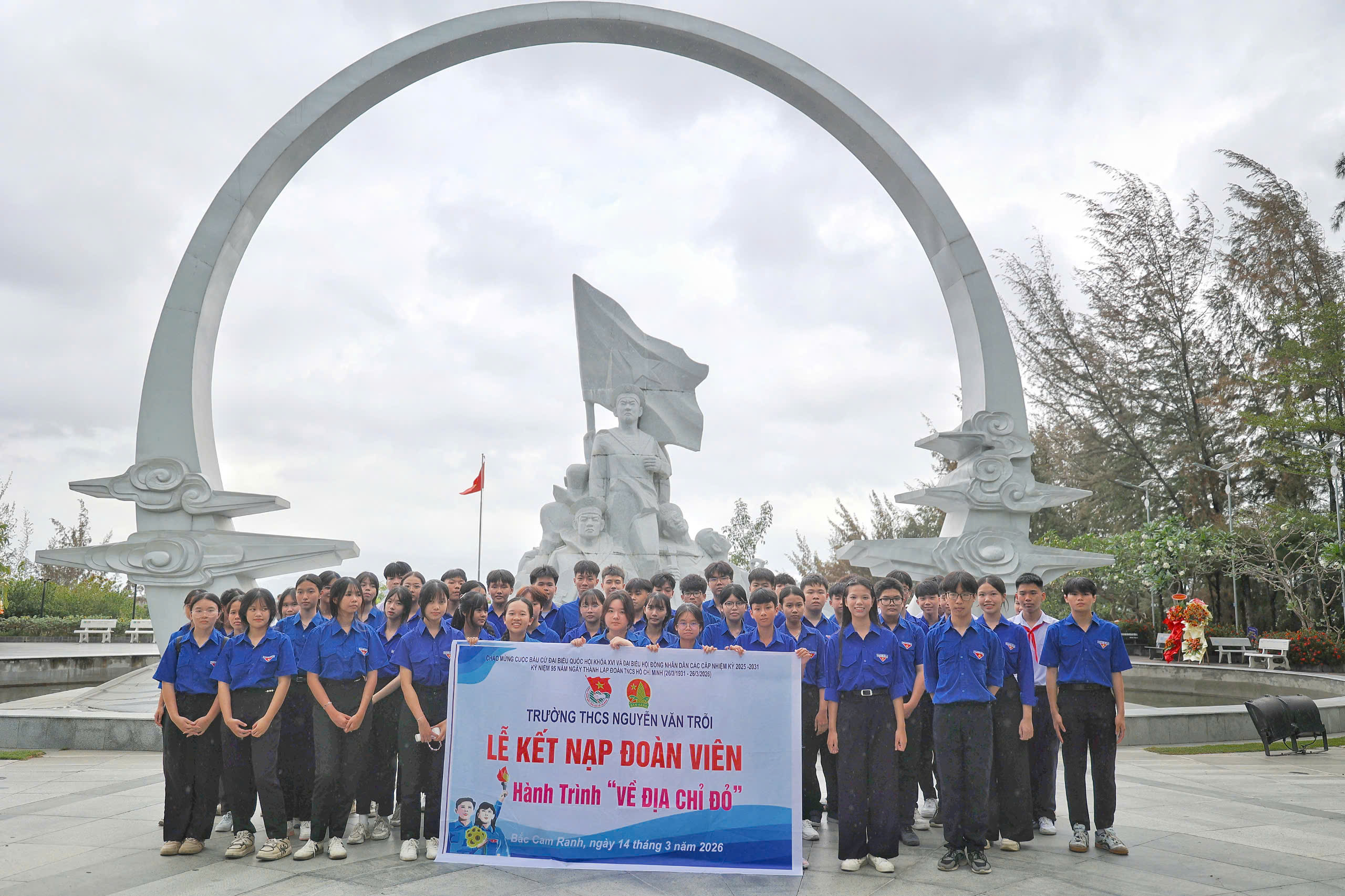 Hàng ngàn người dâng hương tưởng nhớ 64 chiến sĩ Gạc Ma nằm lại phía chân trời- Ảnh 18.