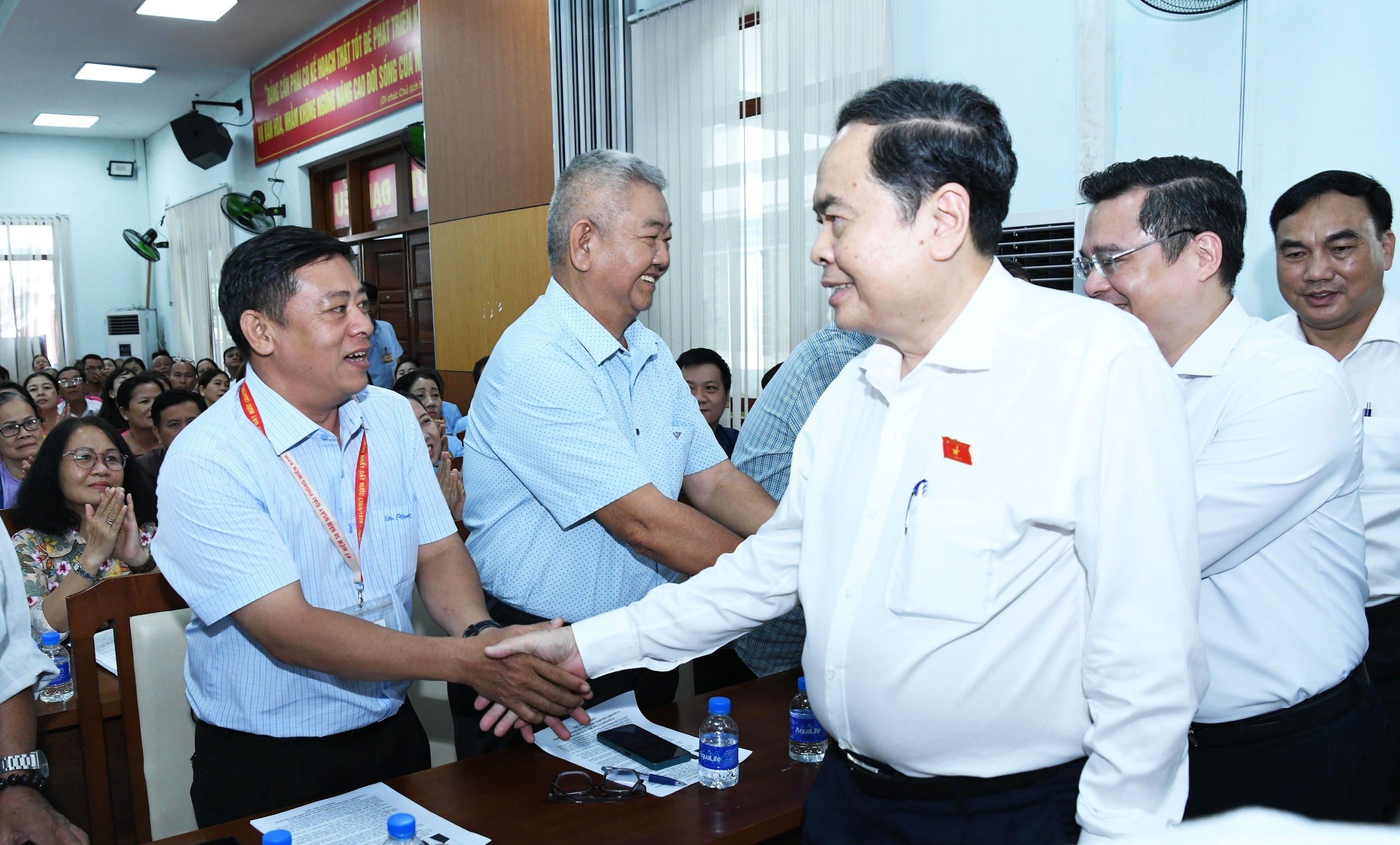 Cử tri cả nước phát huy quyền làm chủ, trực tiếp lựa chọn những đại biểu tiêu biểu, xứng đáng nhất - Ảnh 6.