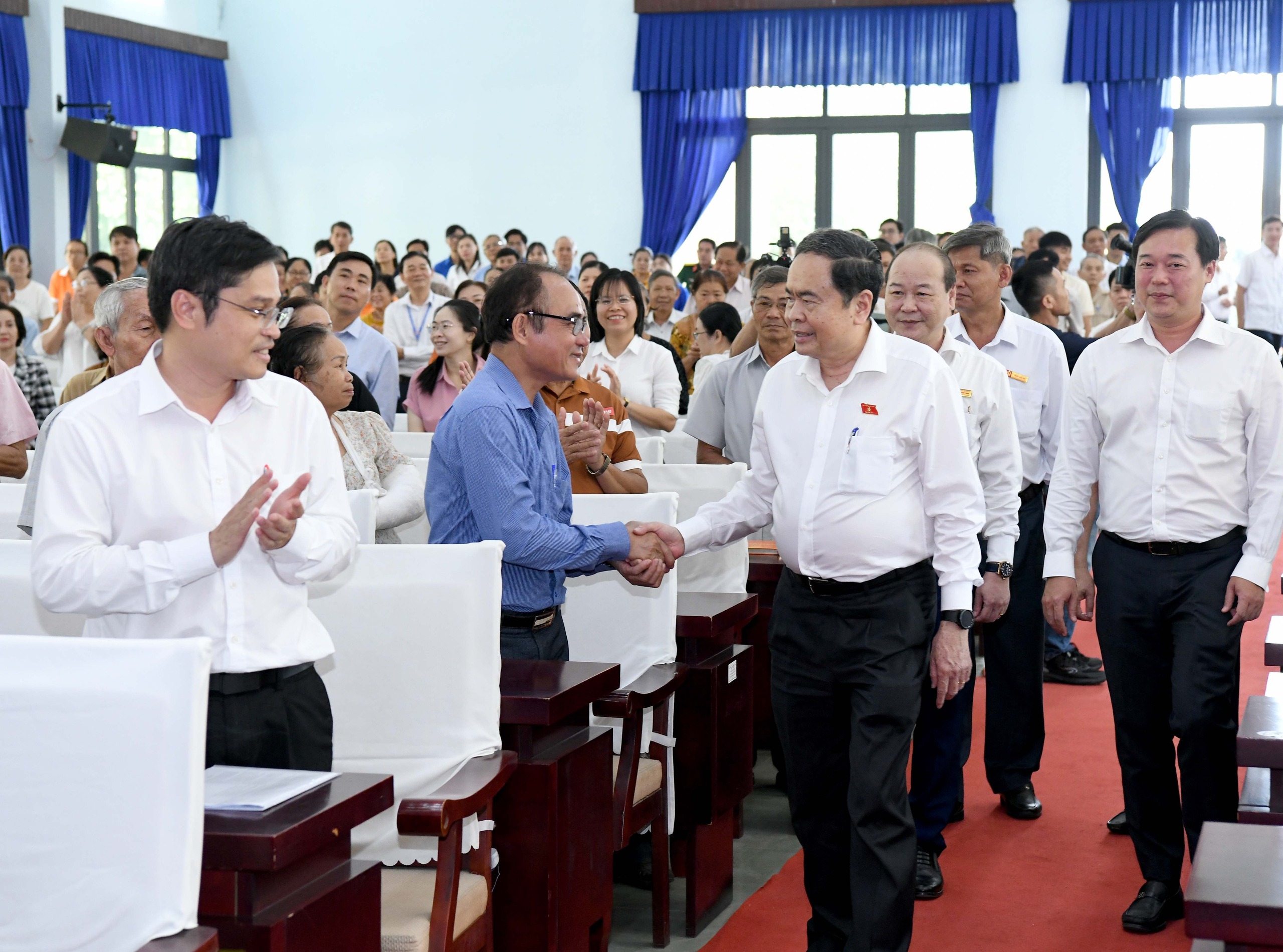 Cử tri cả nước phát huy quyền làm chủ, trực tiếp lựa chọn những đại biểu tiêu biểu, xứng đáng nhất - Ảnh 7.