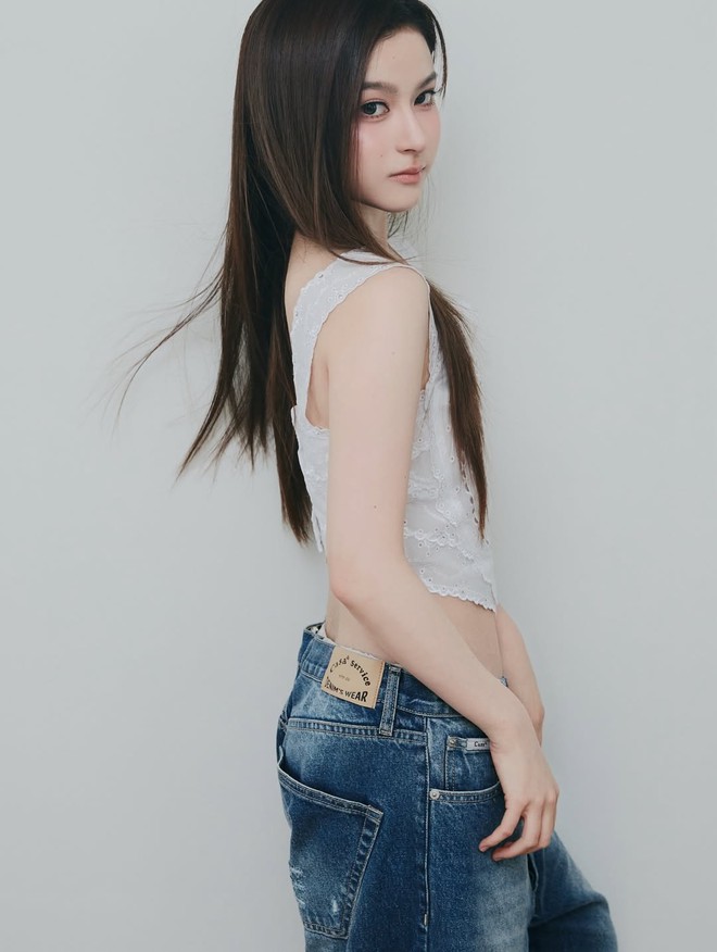 Áo crop top giúp nàng tỏa sáng trong những chuyến du lịch đầu hè  - Ảnh 5.