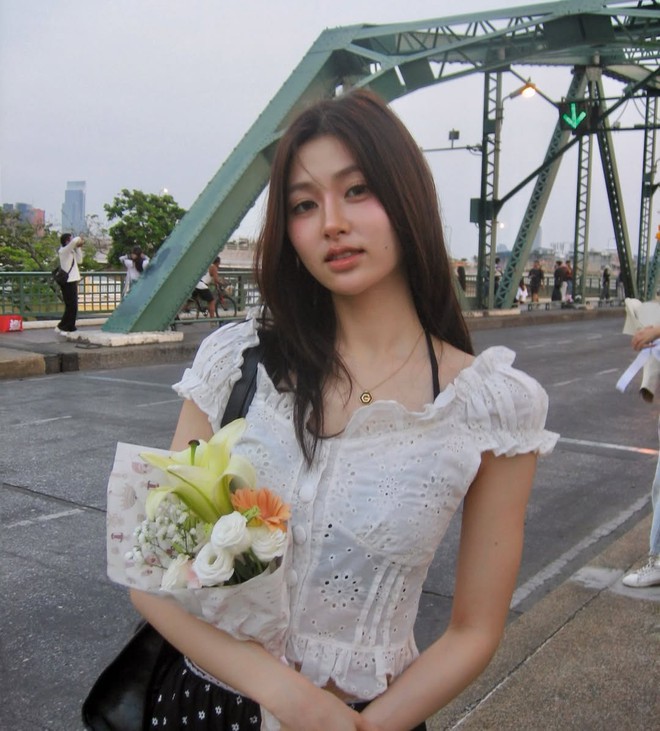 Áo crop top giúp nàng tỏa sáng trong những chuyến du lịch đầu hè  - Ảnh 7.