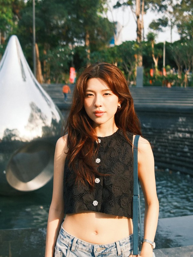 Áo crop top giúp nàng tỏa sáng trong những chuyến du lịch đầu hè  - Ảnh 10.