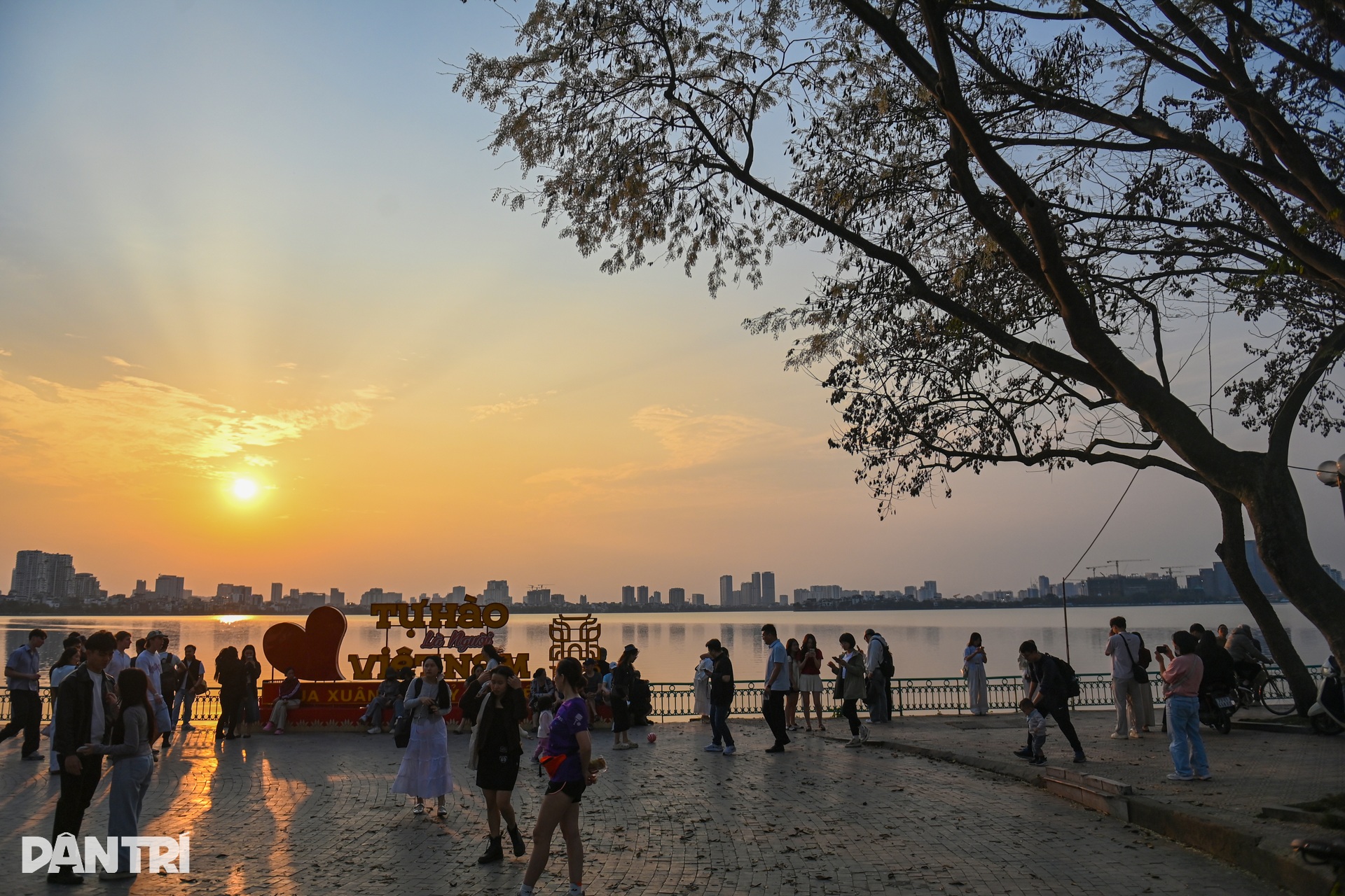 Hà Nội lãng mạn mùa hoa khoe sắc - 20