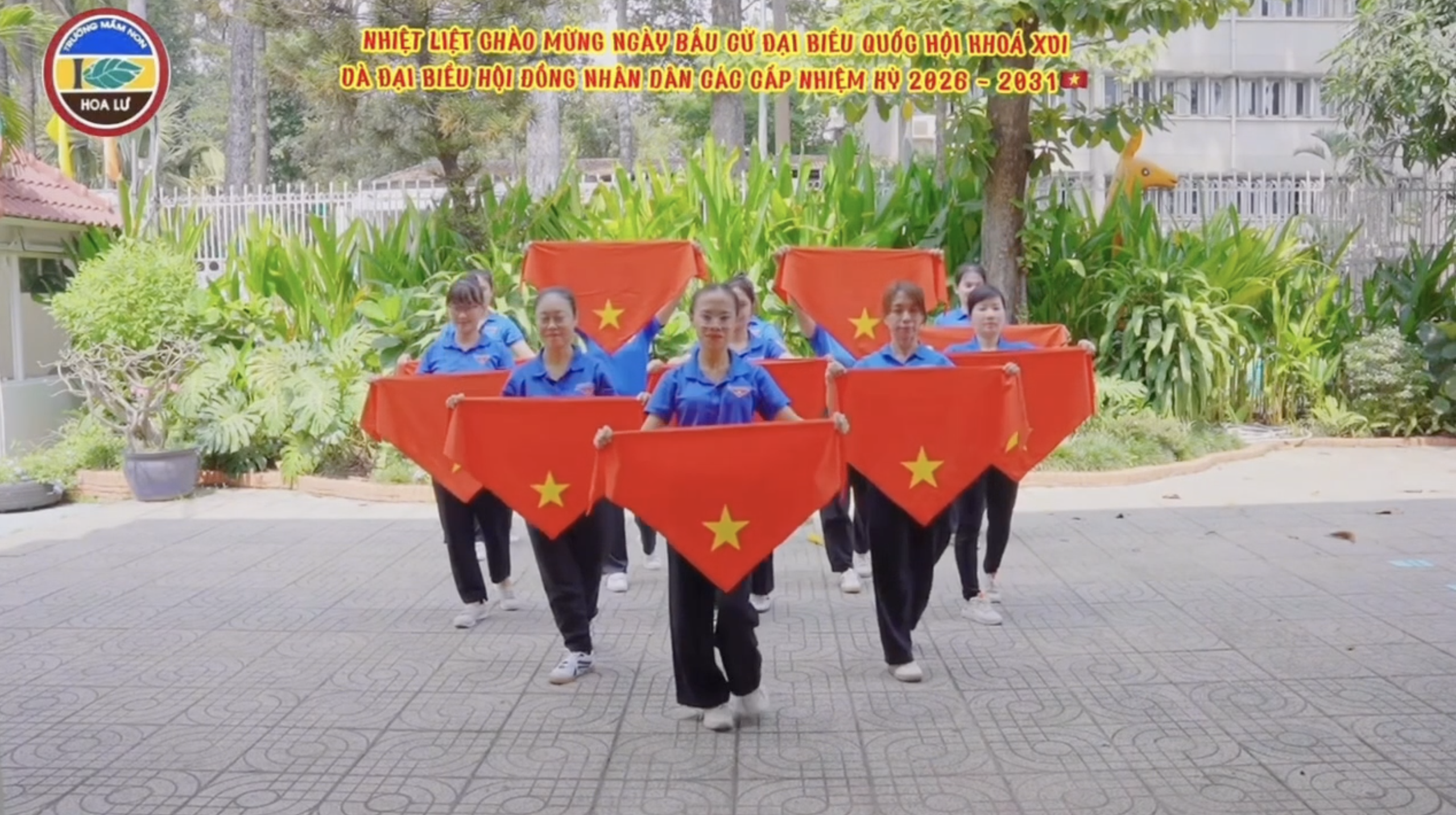 VIDEO: Nhảy dân vũ, thi trang trí điểm bỏ phiếu chào mừng ngày bầu cử - Ảnh 6.