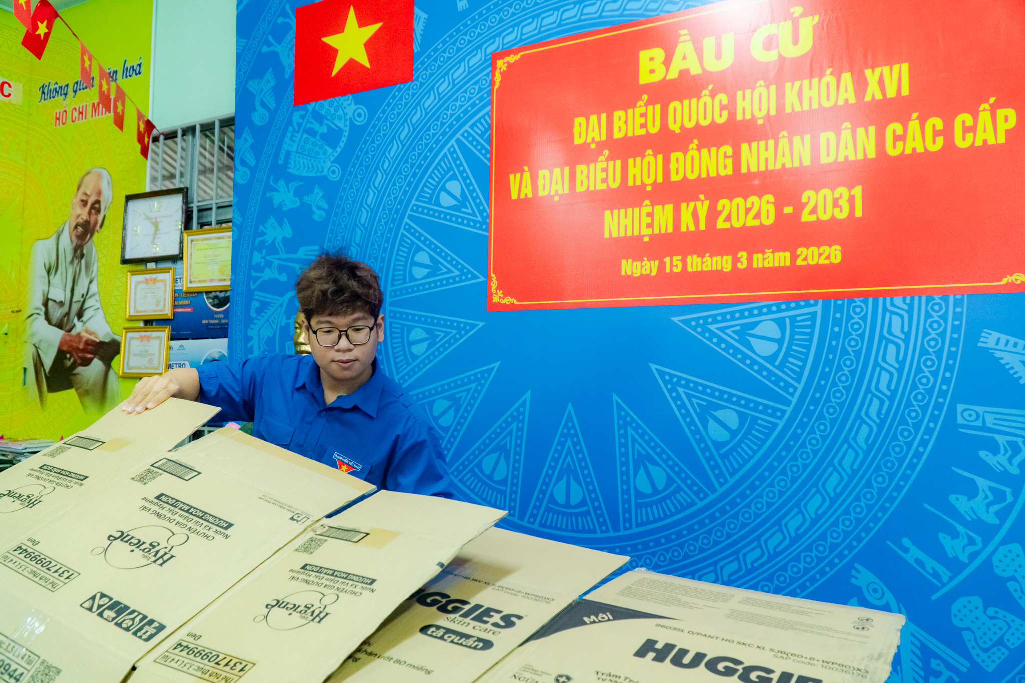 VIDEO: Nhảy dân vũ, thi trang trí điểm bỏ phiếu chào mừng ngày bầu cử - Ảnh 21.