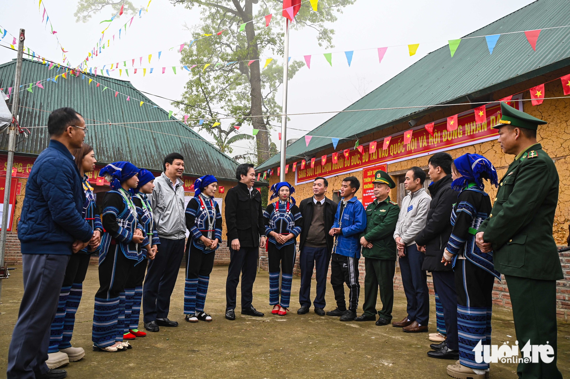 Rộn ràng vùng biên Y Tý trước 'ngày hội toàn dân' - Ảnh 14.