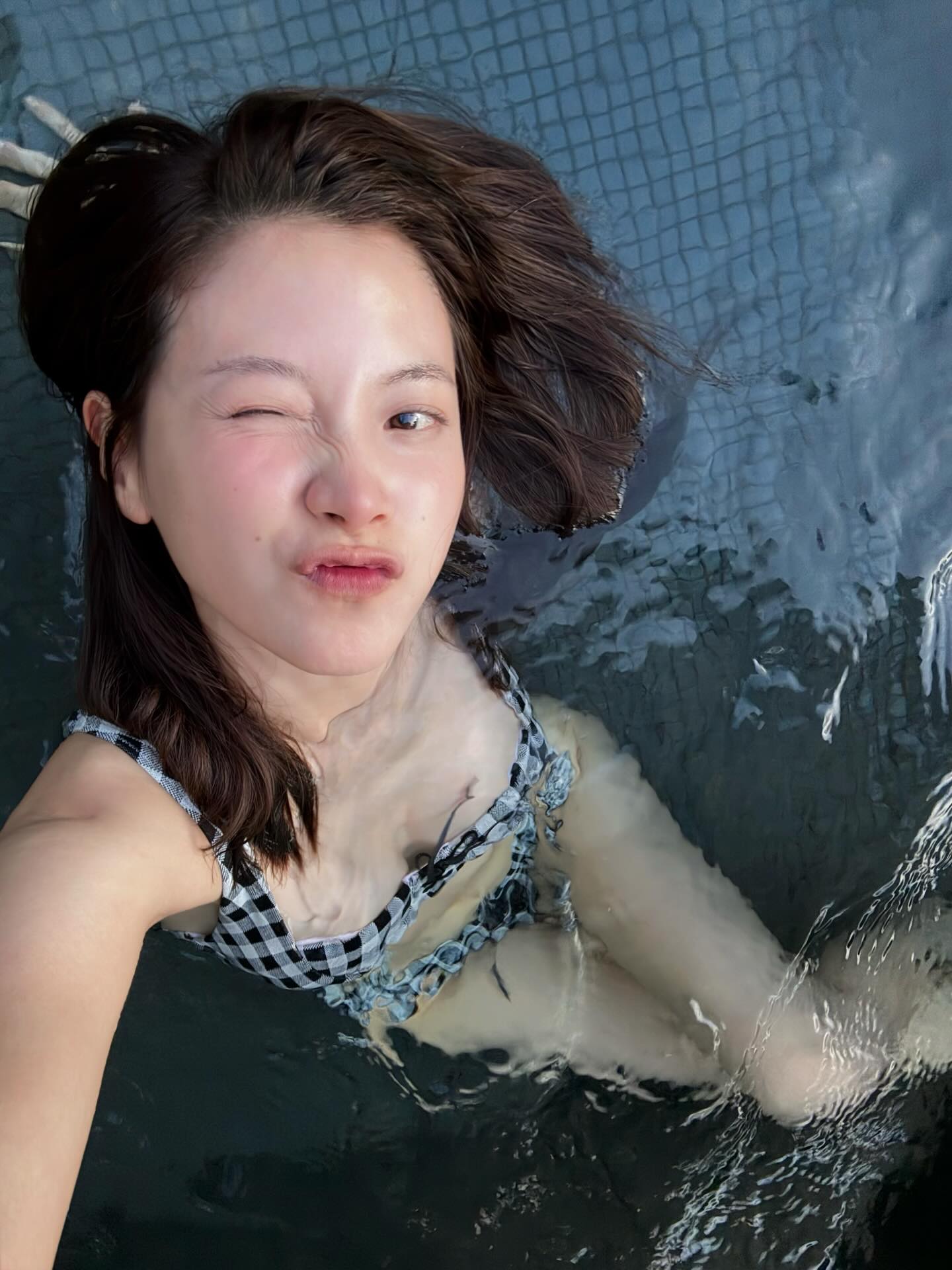 Độc thân vui vẻ, Baifern tới thời đỉnh cao nhan sắc thật sự rồi!- Ảnh 8.