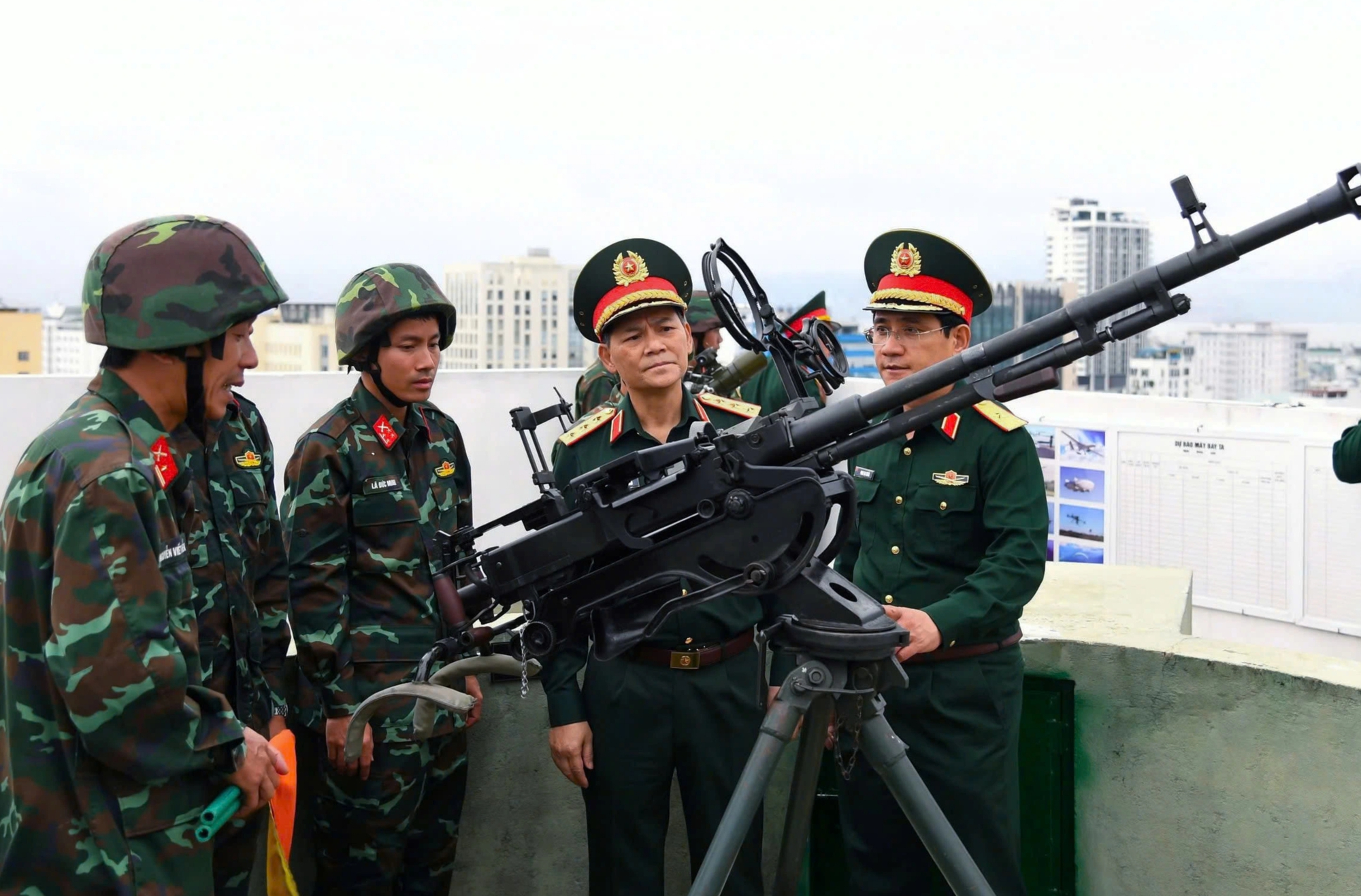 Quân khu 5 kích hoạt 'tường thép', bảo vệ an toàn ngày bầu cử - Ảnh 5.