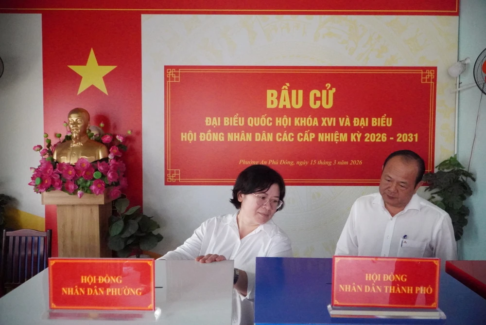 Lãnh đạo TP.HCM kiểm tra công tác chuẩn bị trước ngày bầu cử chính thức-.JPG