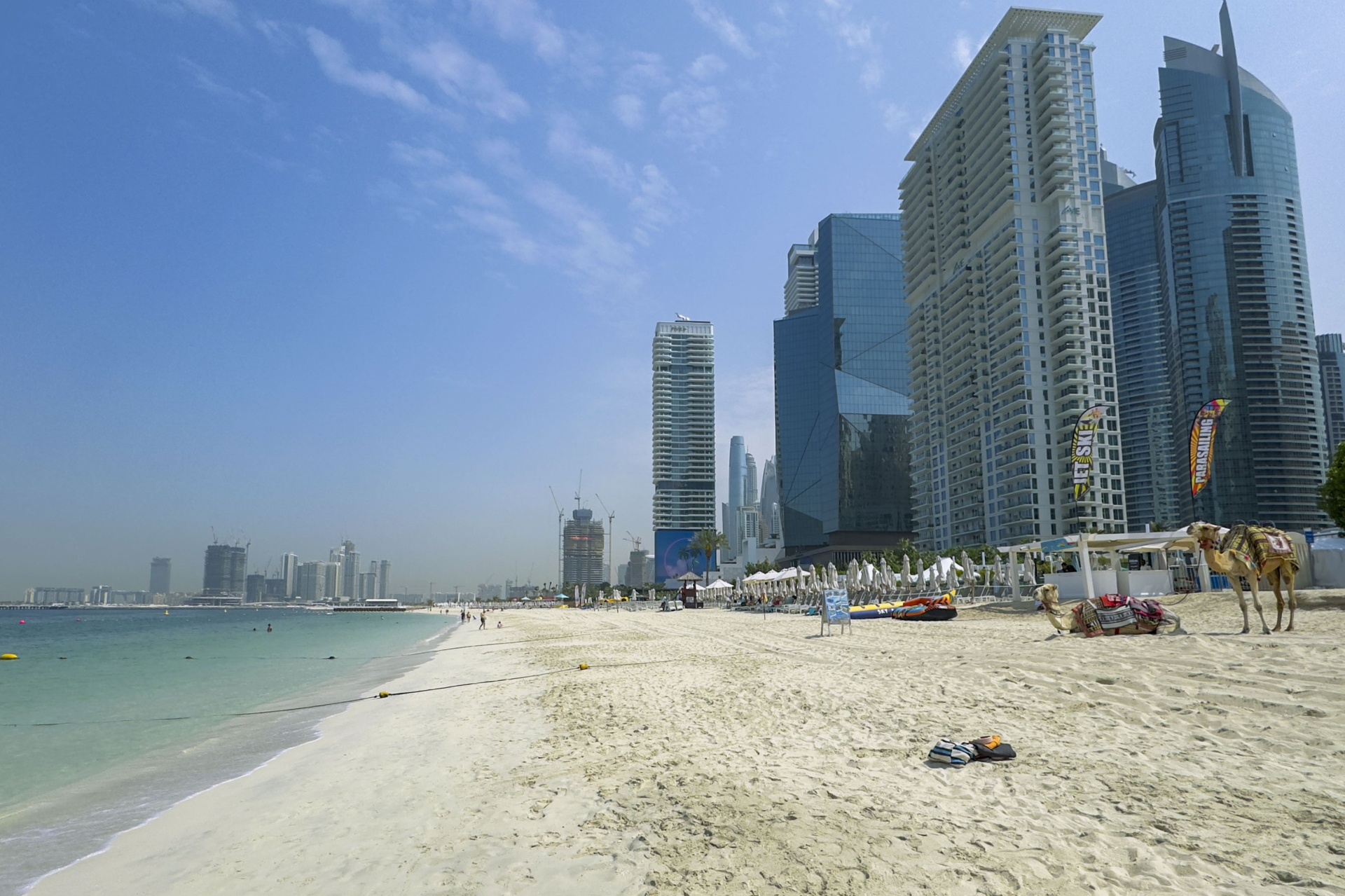 Những bức ảnh chưa từng có chụp Dubai hiện tại: Nơi xa hoa nhất hành tinh giờ như “thành phố hoang