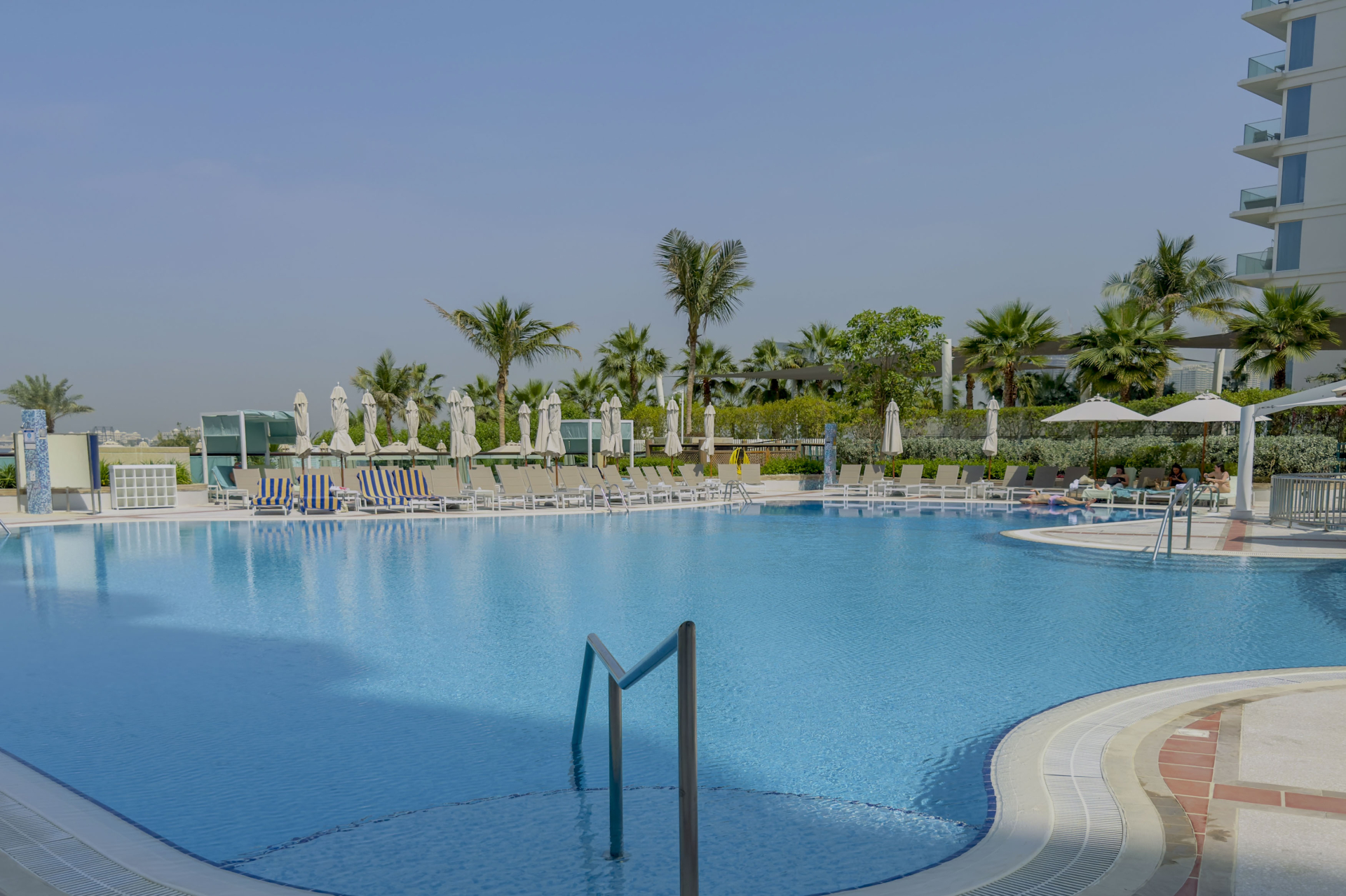 Những bức ảnh chưa từng có chụp Dubai hiện tại: Nơi xa hoa nhất hành tinh giờ như “thành phố hoang