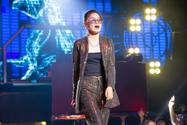 Nữ chính phim Việt 440 tỷ: 17 tuổi càn quét toàn cầu, vừa bị phá kỷ lục số 1 Spotify- Ảnh 2.