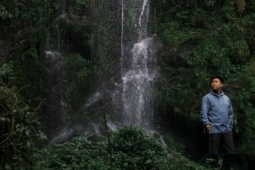 Leo núi Tả Liên Sơn nghe tiếng thác chảy, tiếng chim hót trong rừng già