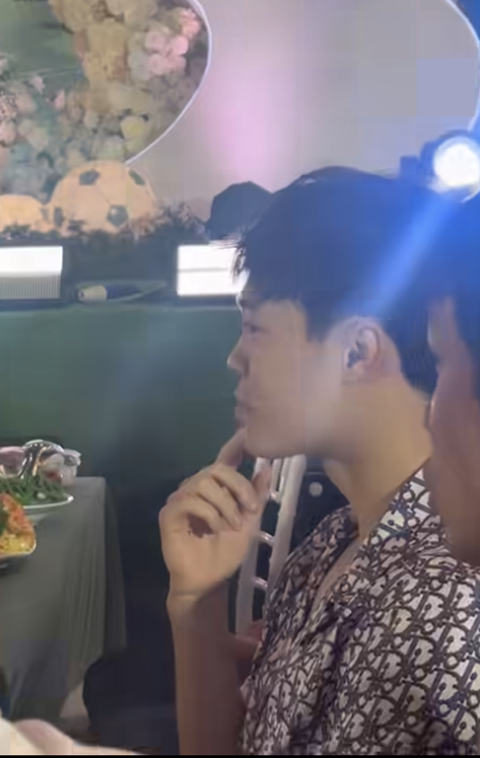 Toàn cảnh đám cưới Đức Huy - MC Mù Tạt: Cô dâu chú rể đẹp đôi, Công Phượng, Văn Toàn và dàn sao ĐT Việt Nam đổ bộ- Ảnh 6.