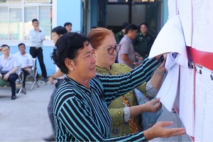 Xã đảo Thạnh An rực rỡ cờ đỏ sao vàng trước ngày bầu cử