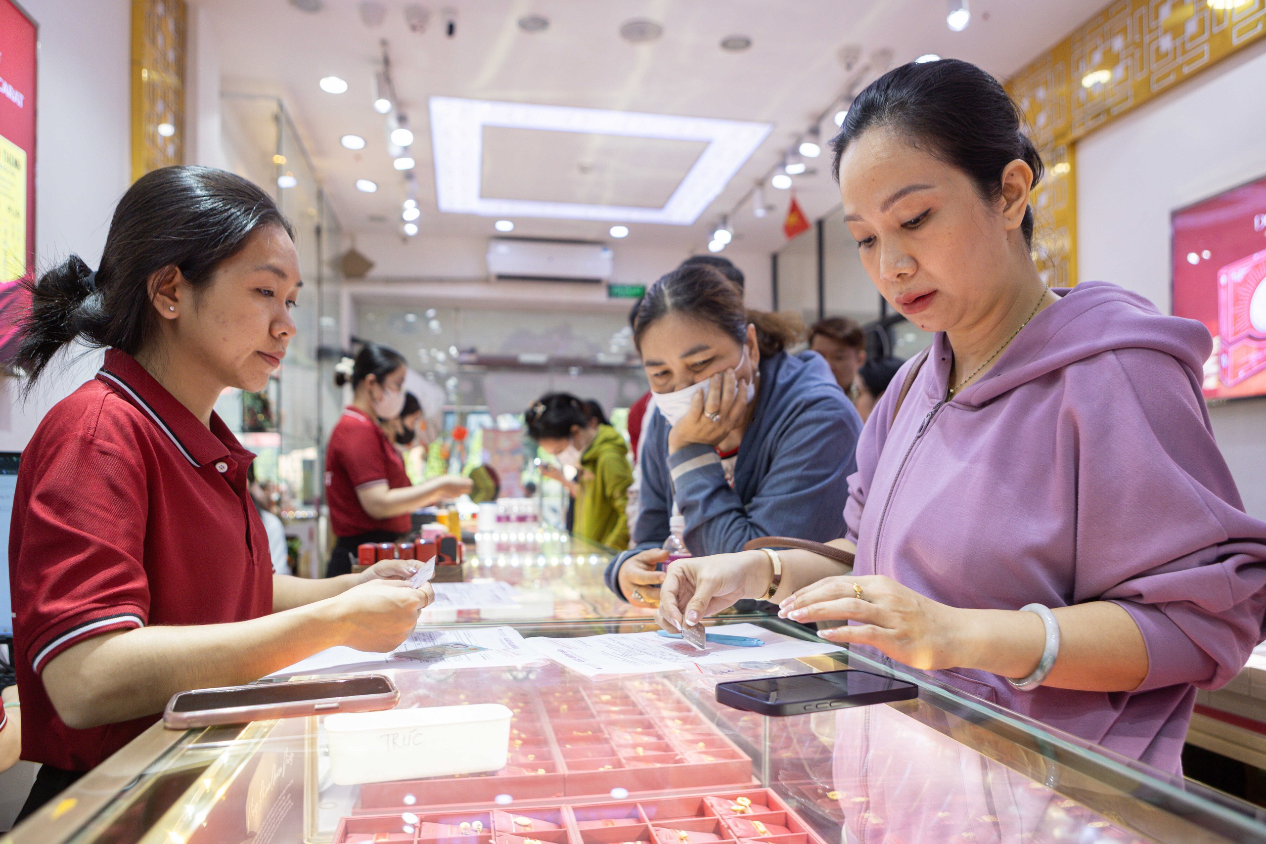 Vì sao xung đột Mỹ - Iran leo thang, giá vàng lại giảm mạnh? - Ảnh 3.