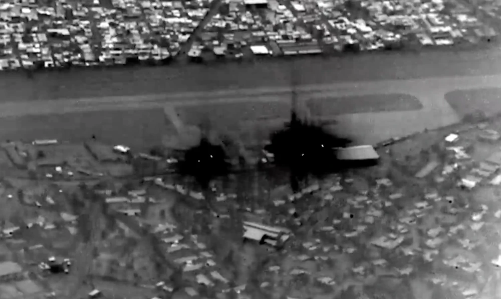 Đòn đánh của Mỹ vào đảo Kharg của Iran ngày 13-3. Ảnh: CENTCOM iran, mỹ israel.png