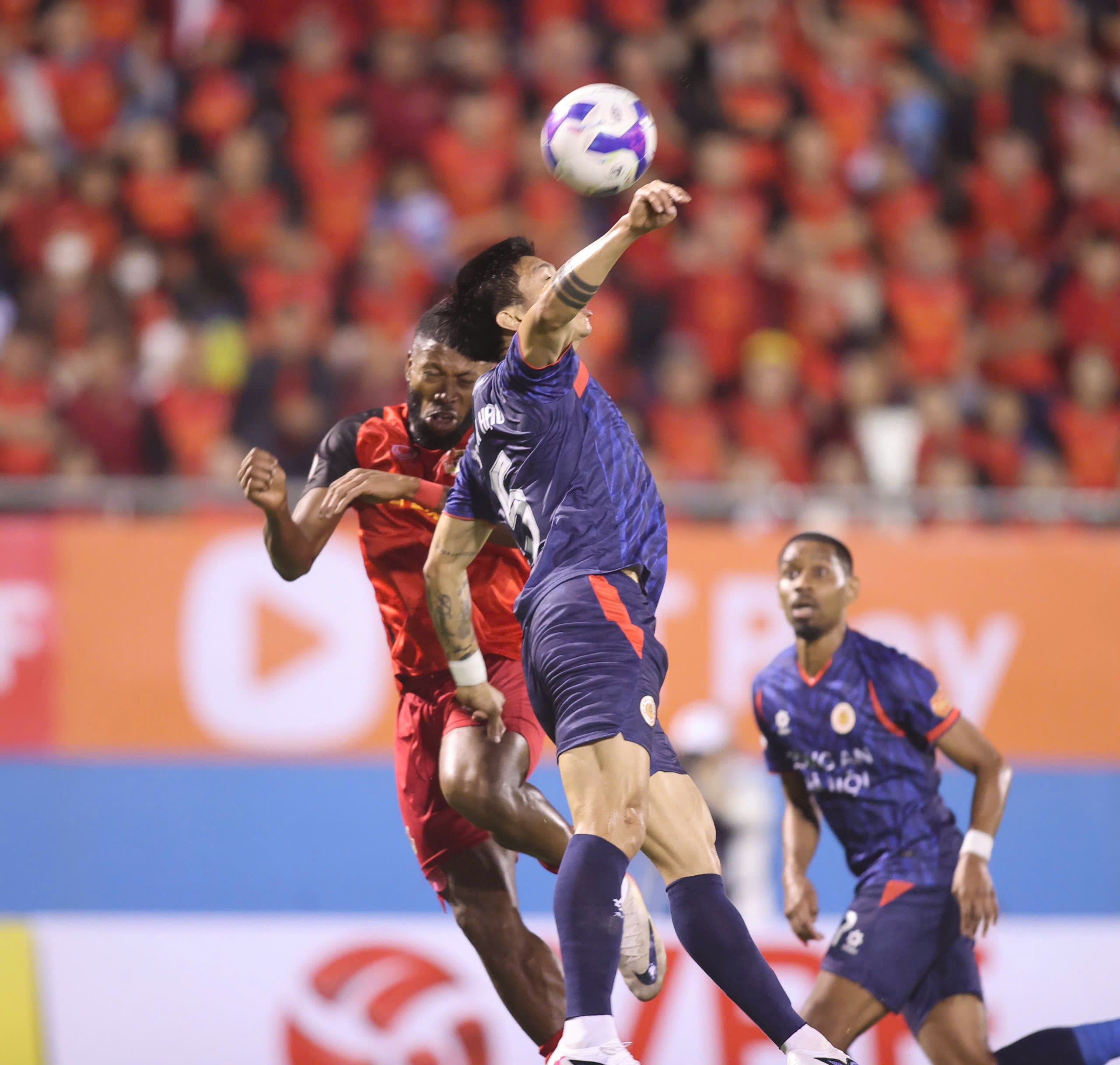 Văn Hậu tiết lộ ‘bí kíp’ giúp CLB CAHN đánh bại Ninh Bình: 'Thầy Polking đã...'- Ảnh 2.