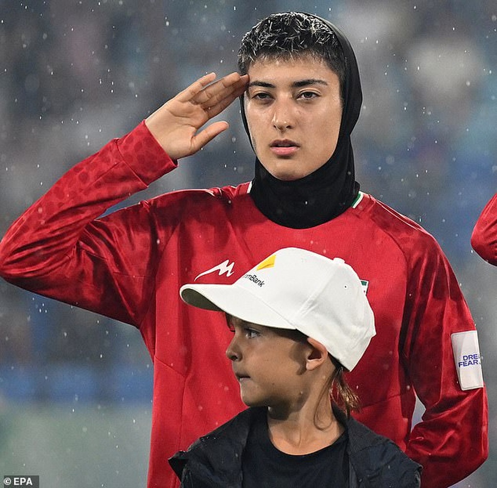 Cầu thủ nữ Iran tổn thương khi bị gọi là “kẻ phản quốc” - 2