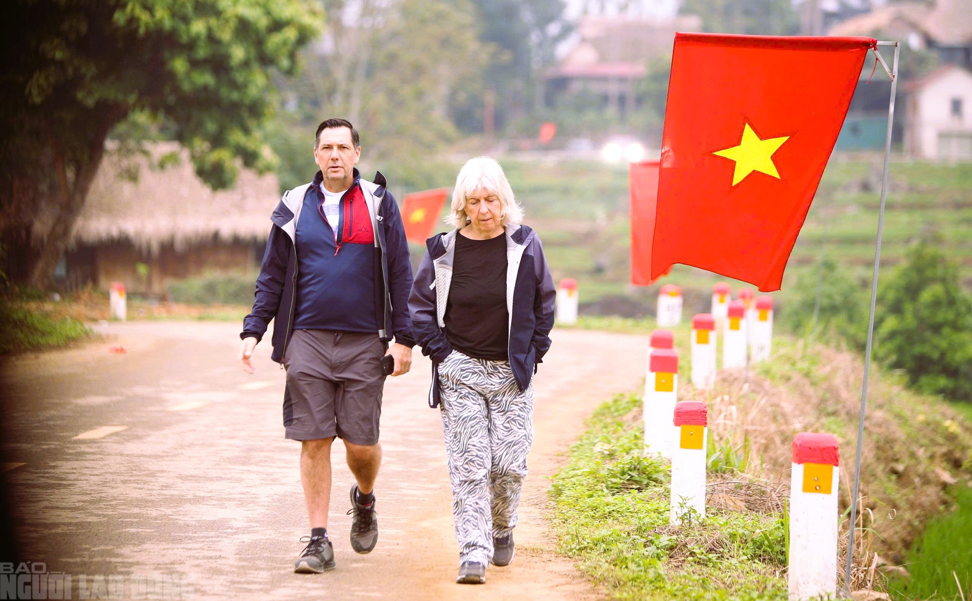 Điểm du lịch nổi tiếng ở Thanh Hóa rực rỡ cờ Tổ quốc trước ngày bầu cử- Ảnh 4.