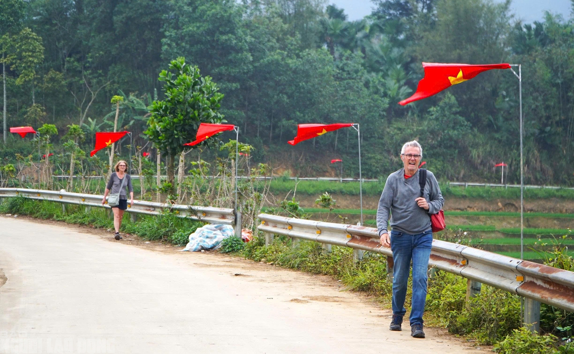 Điểm du lịch nổi tiếng ở Thanh Hóa rực rỡ cờ Tổ quốc trước ngày bầu cử- Ảnh 5.