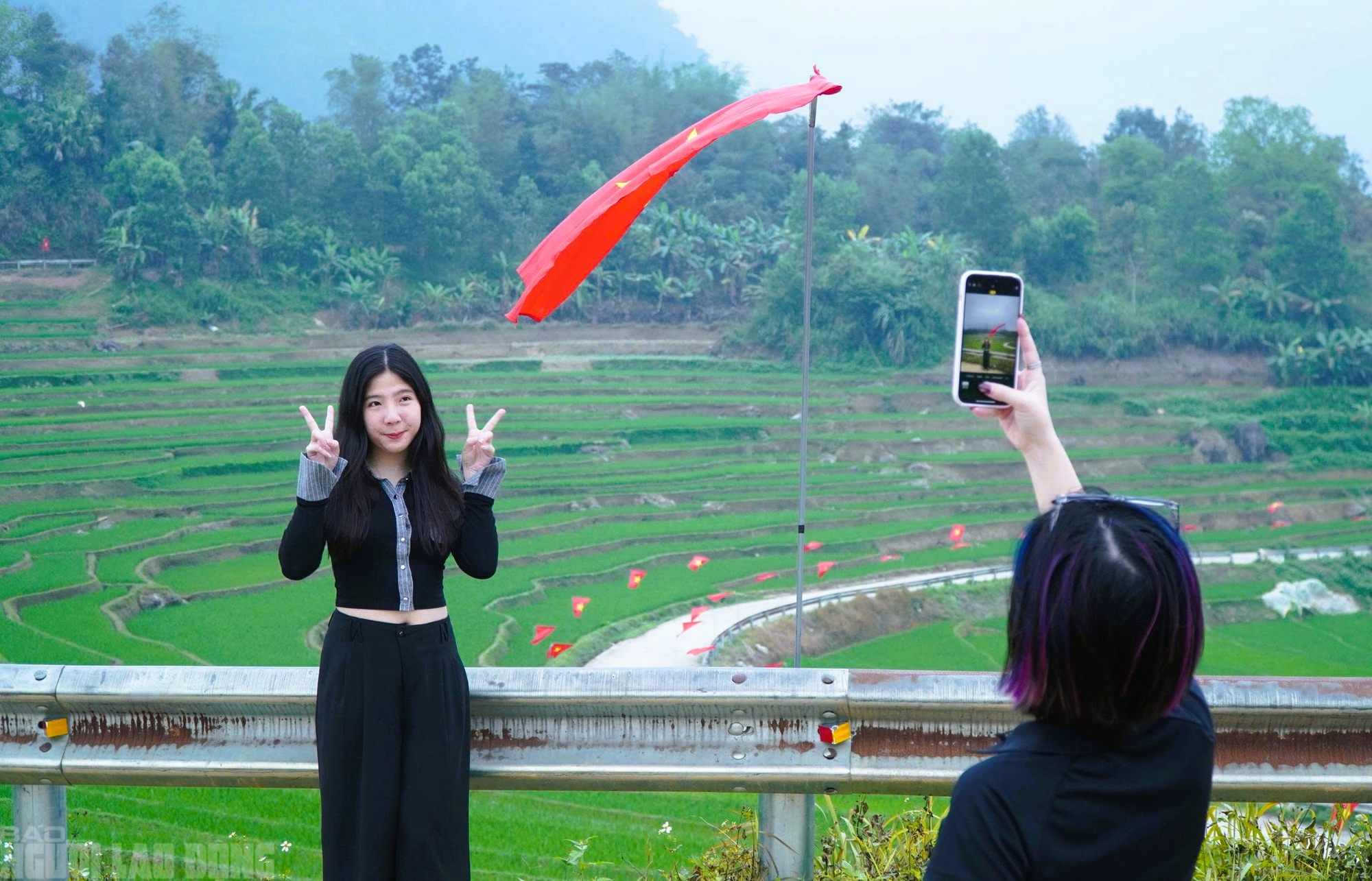 Điểm du lịch nổi tiếng ở Thanh Hóa rực rỡ cờ Tổ quốc trước ngày bầu cử- Ảnh 8.