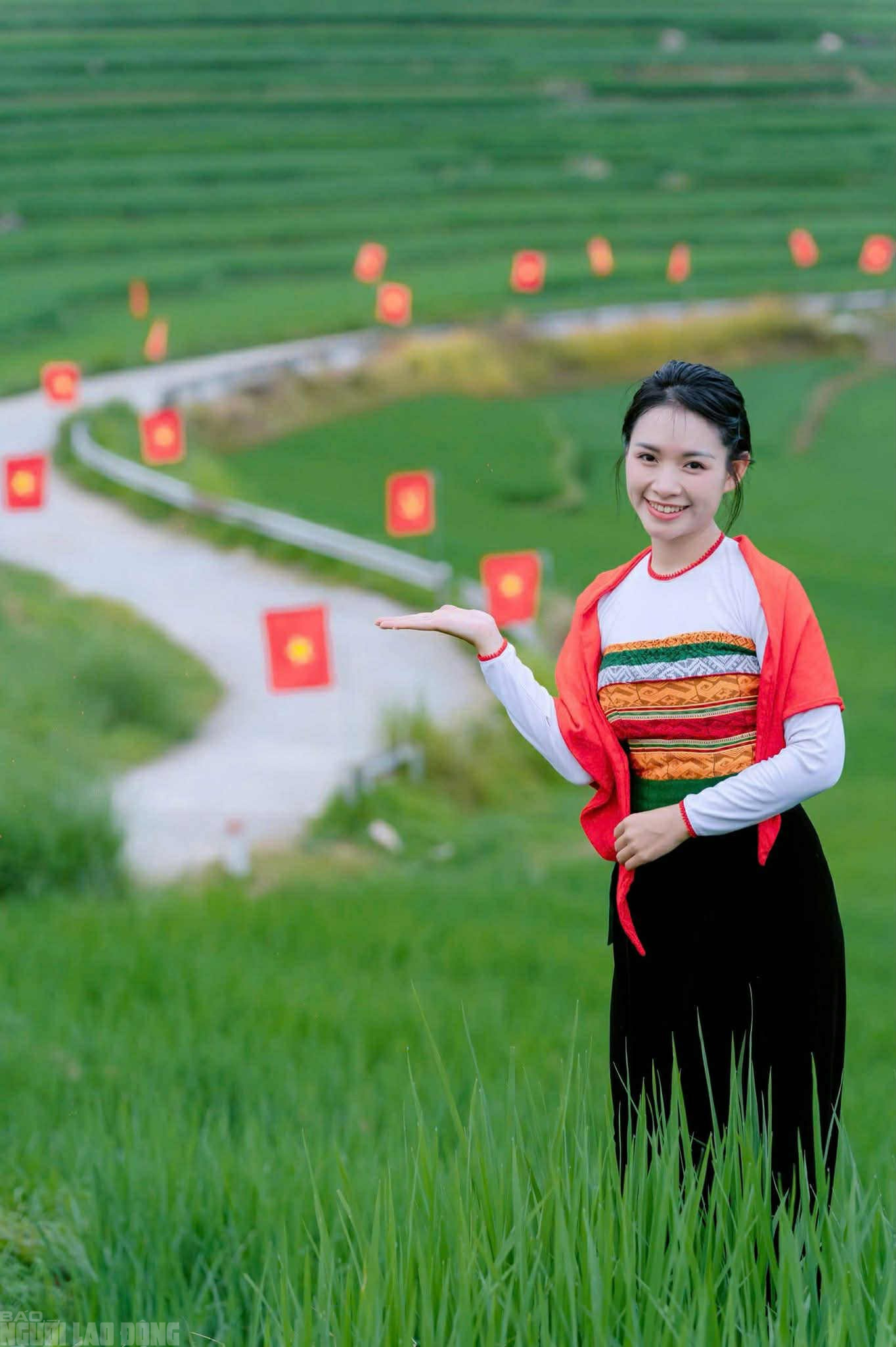 Điểm du lịch nổi tiếng ở Thanh Hóa rực rỡ cờ Tổ quốc trước ngày bầu cử- Ảnh 14.